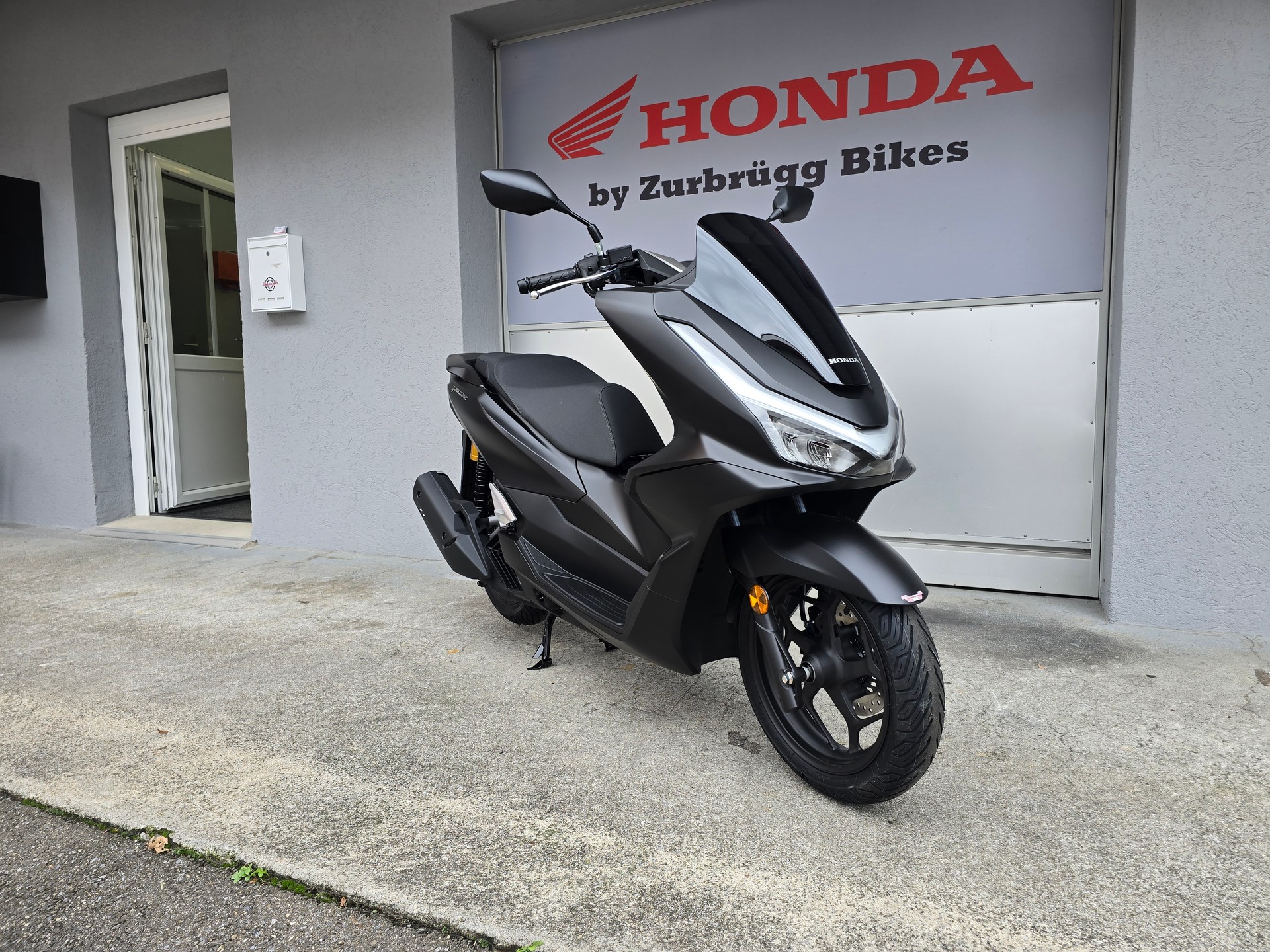 HONDA PCX 125 DX TFT. connectivity