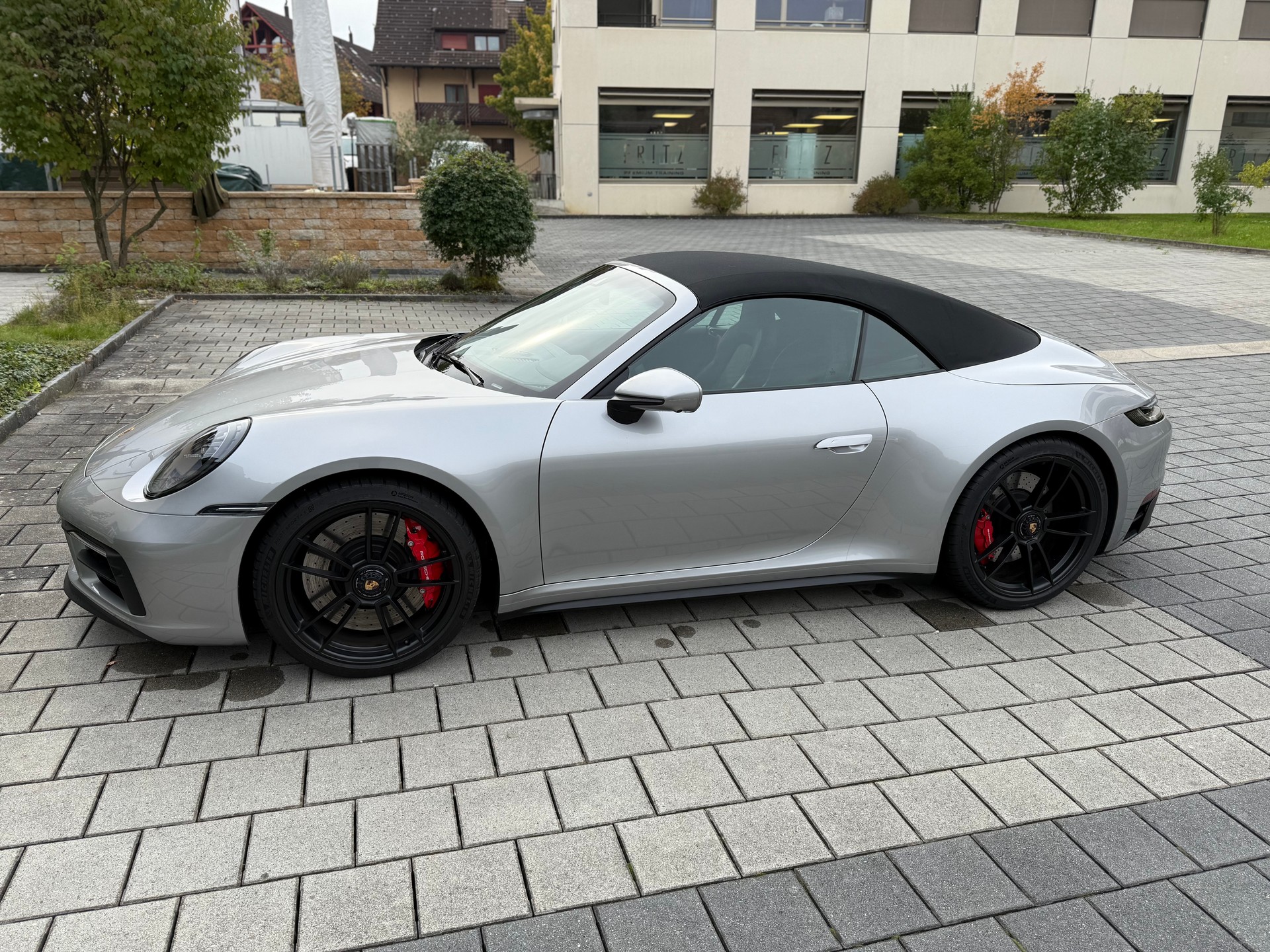 PORSCHE 911 Carrera 4 GTS Cabriolet PDK-image-1