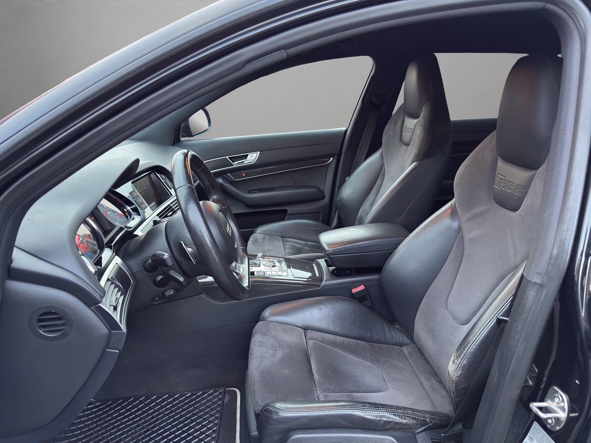 AUDI RS6 Avant 5.0 TFSI V10 quattro tiptronic-image-4