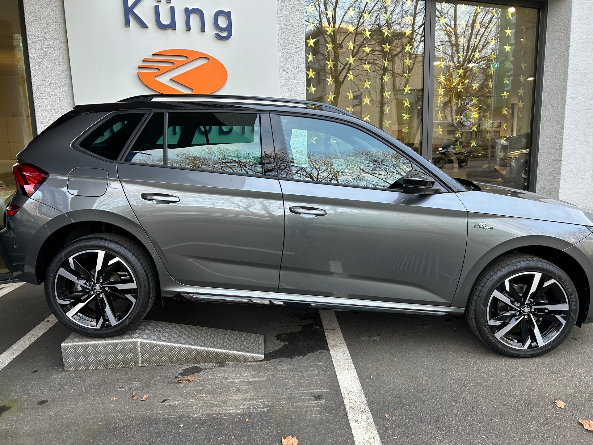 SKODA Kamiq 1.0 TSI Monte Carlo DSG-image-1