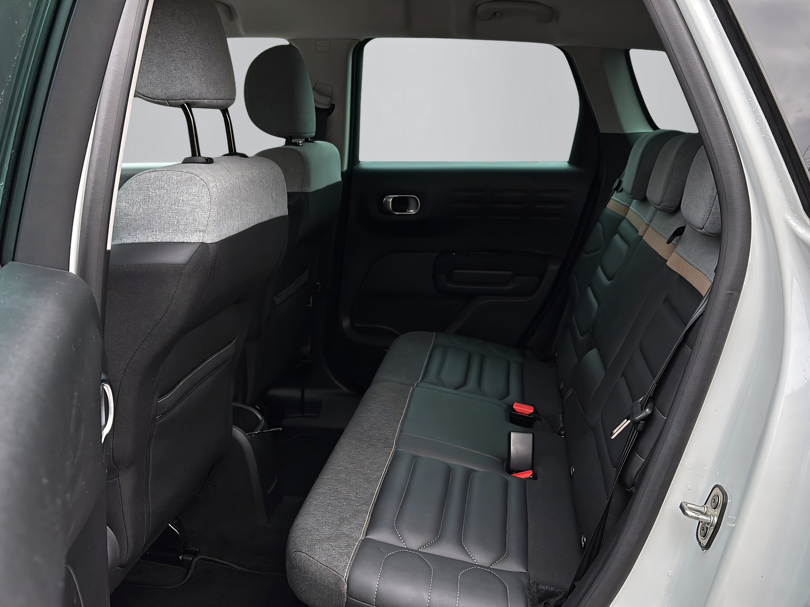 CITROEN C3 Aircross 1.2 PureTech 130 Swiss Edition-image-11