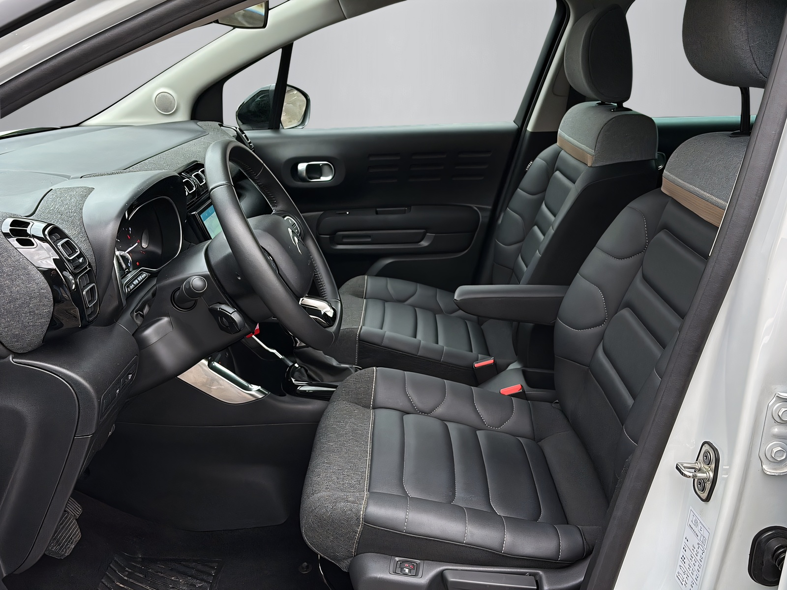 CITROEN C3 Aircross 1.2 PureTech 130 Swiss Edition-image-10