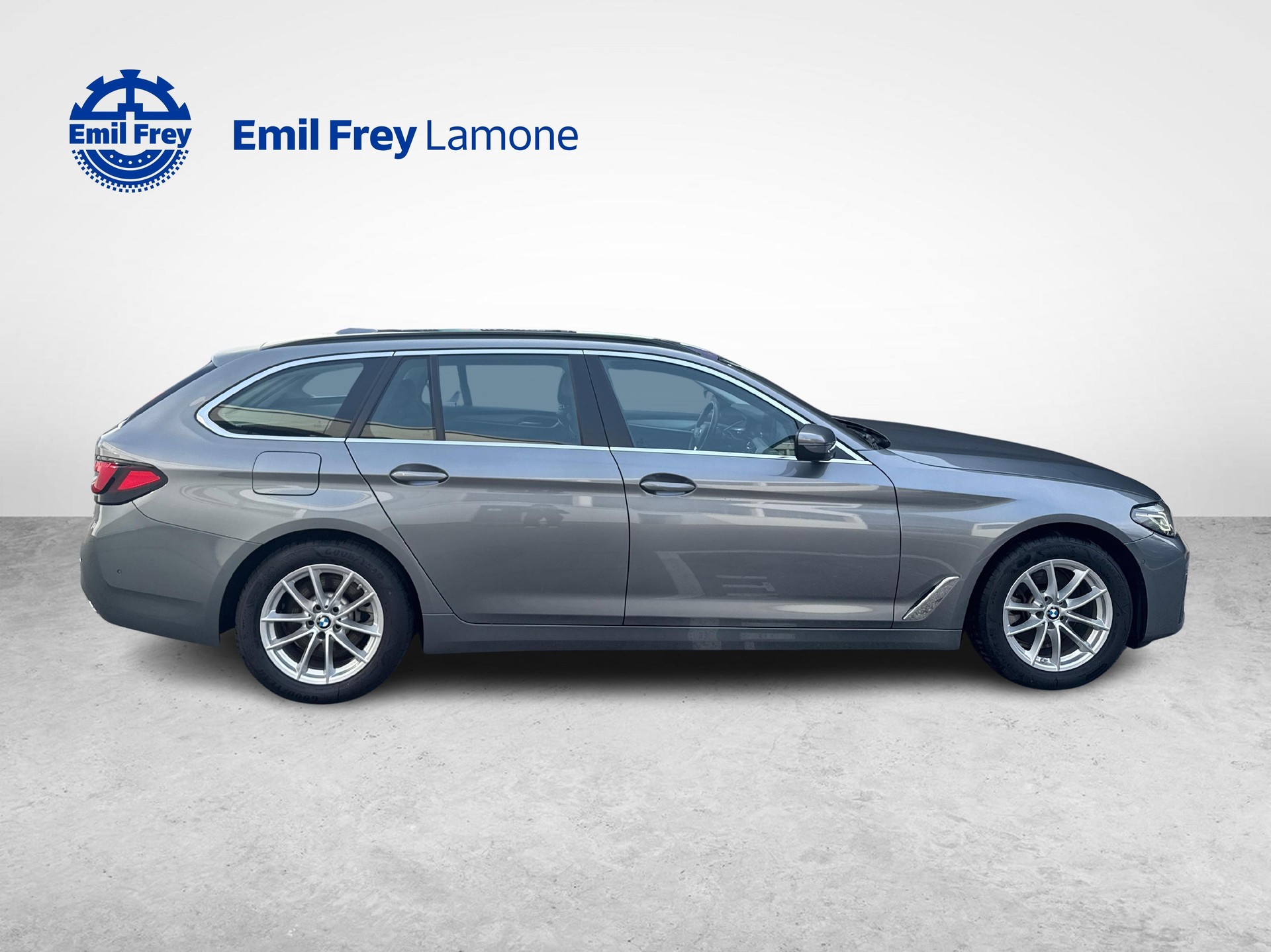 BMW 520d xDrive Touring-image-6