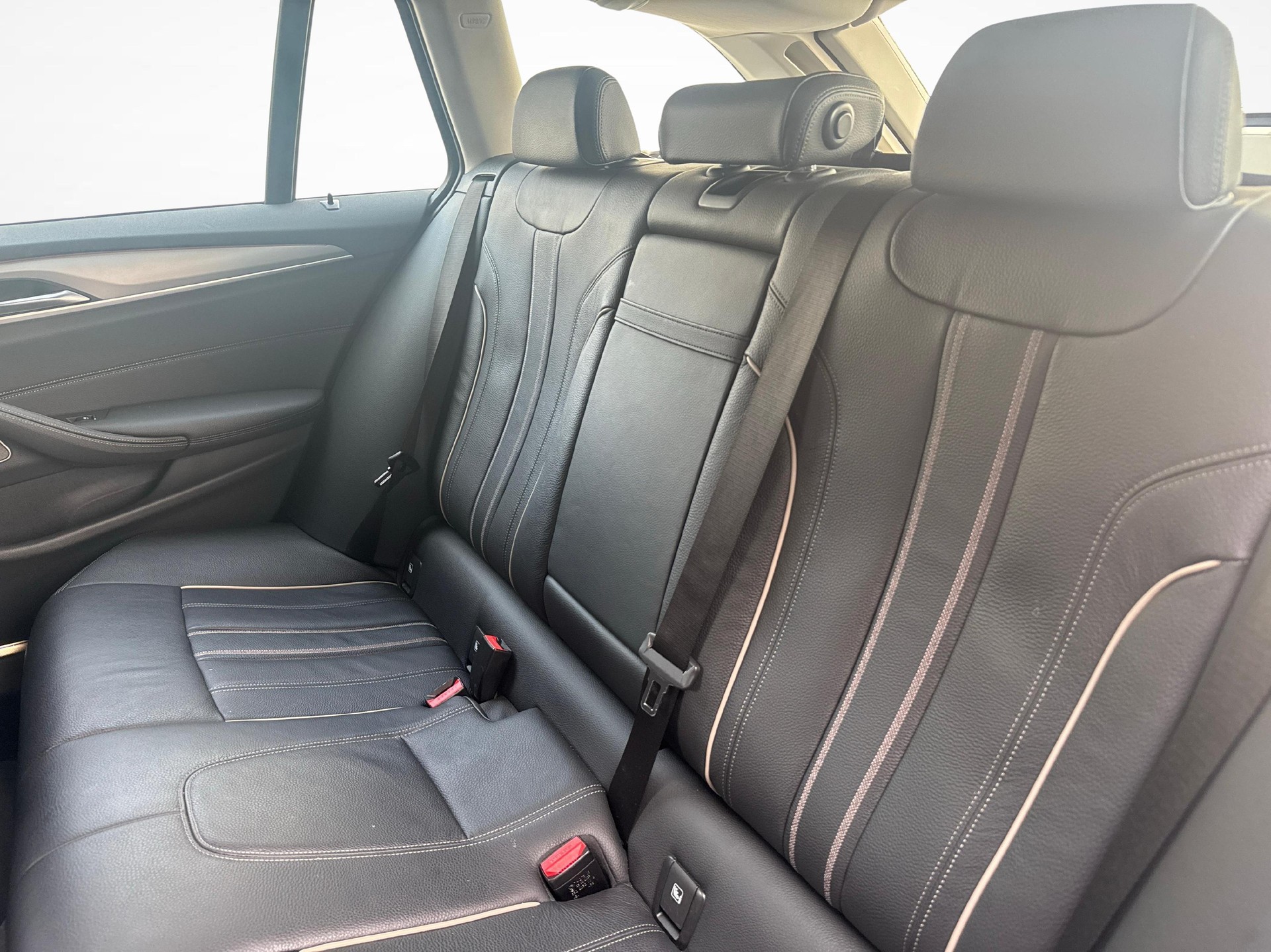 BMW 520d xDrive Touring-image-13