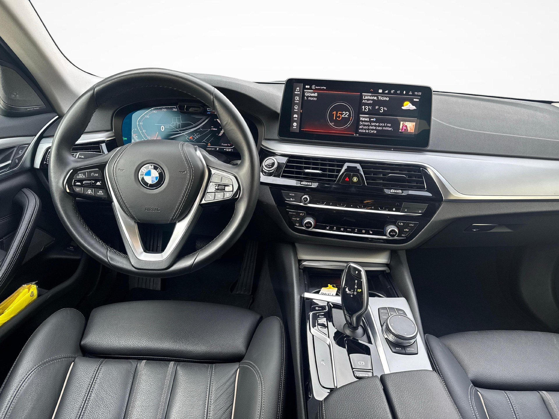 BMW 520d xDrive Touring-image-11