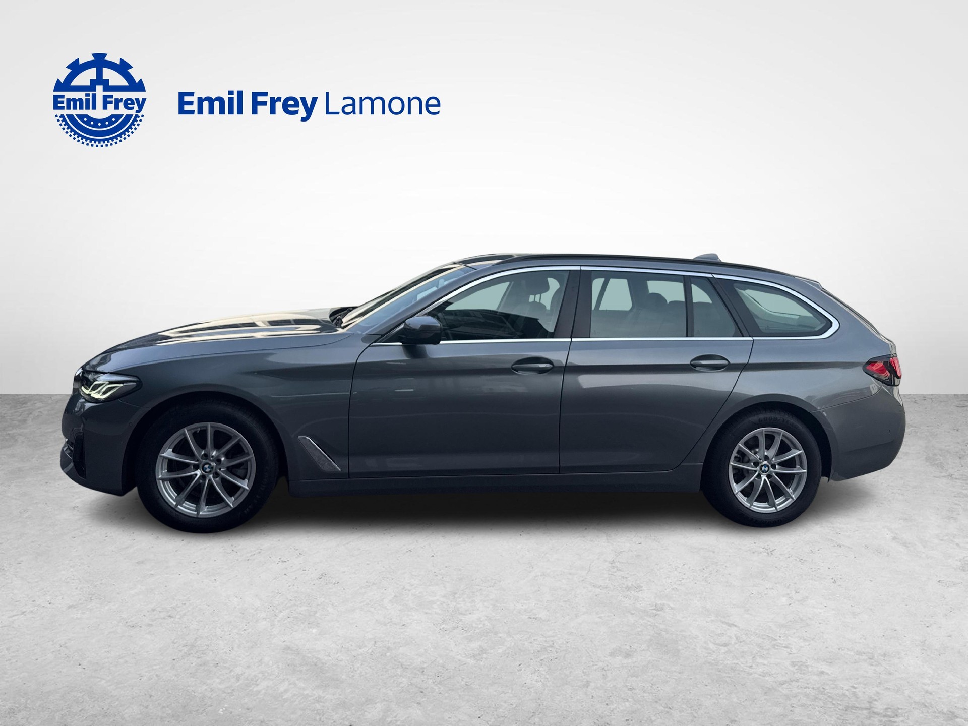 BMW 520d xDrive Touring-image-2