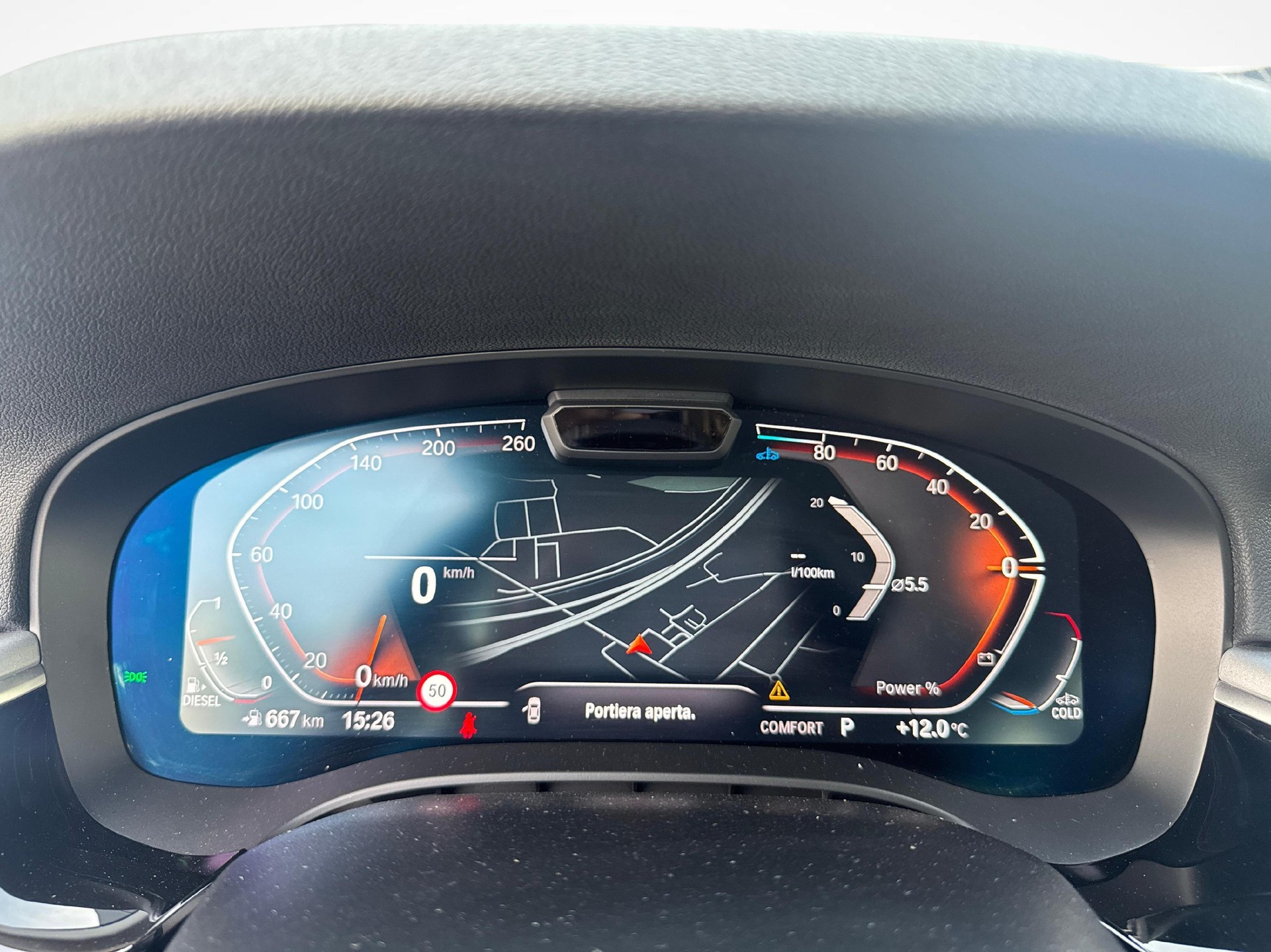 BMW 520d xDrive Touring-image-16