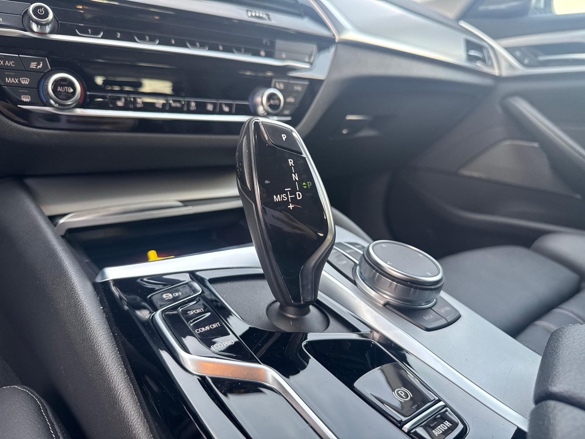 BMW 520d xDrive Touring-image-19