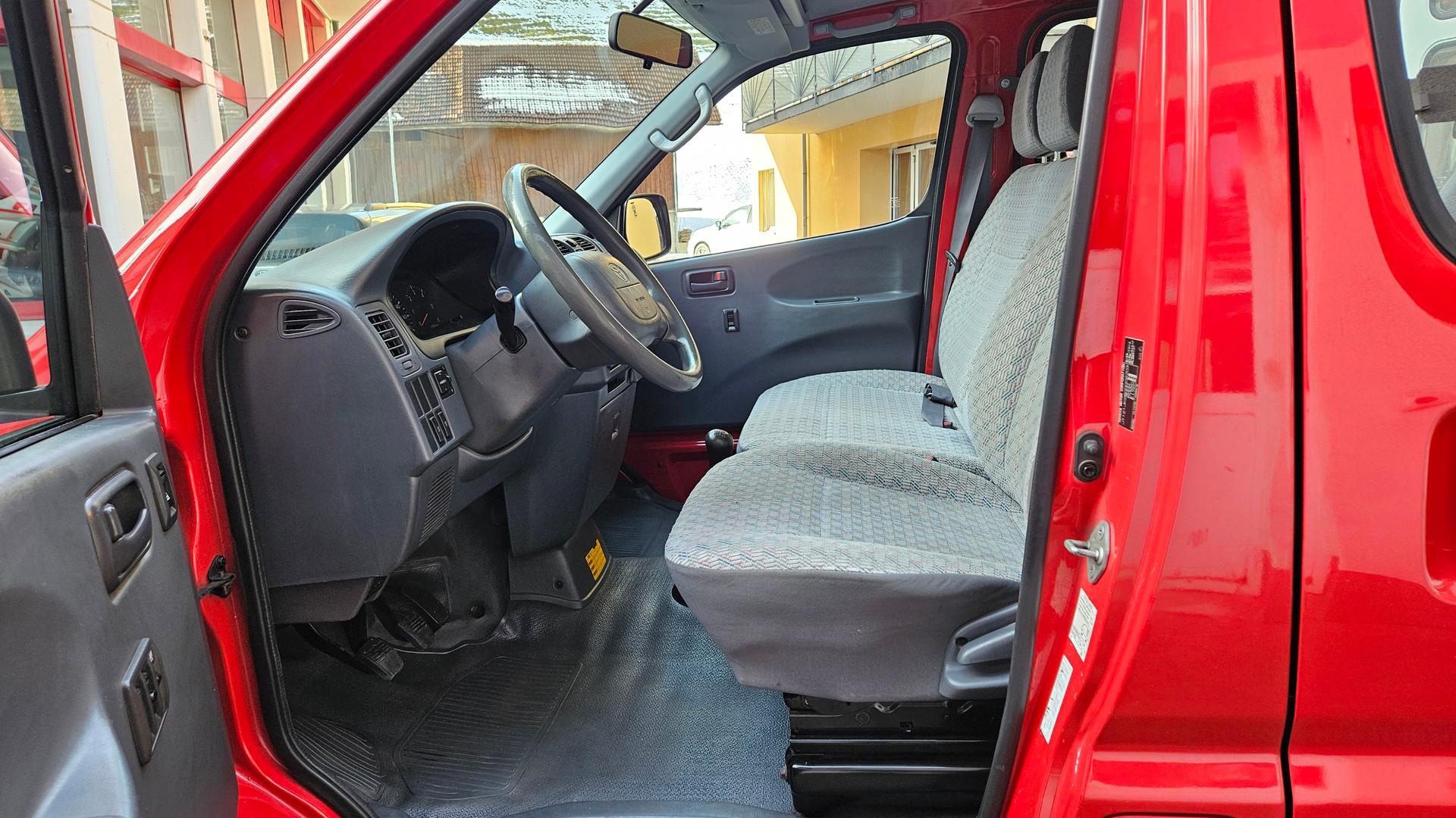 TOYOTA Hiace D-4D LWB 4WD Kombi-image-24