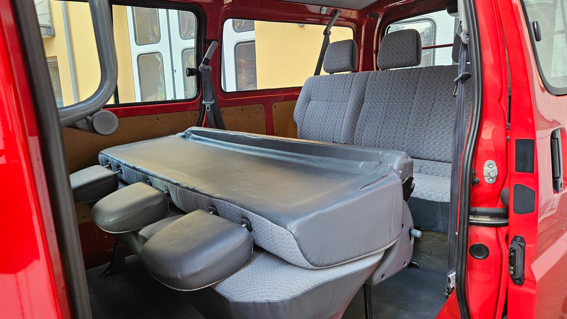 TOYOTA Hiace D-4D LWB 4WD Kombi-image-6