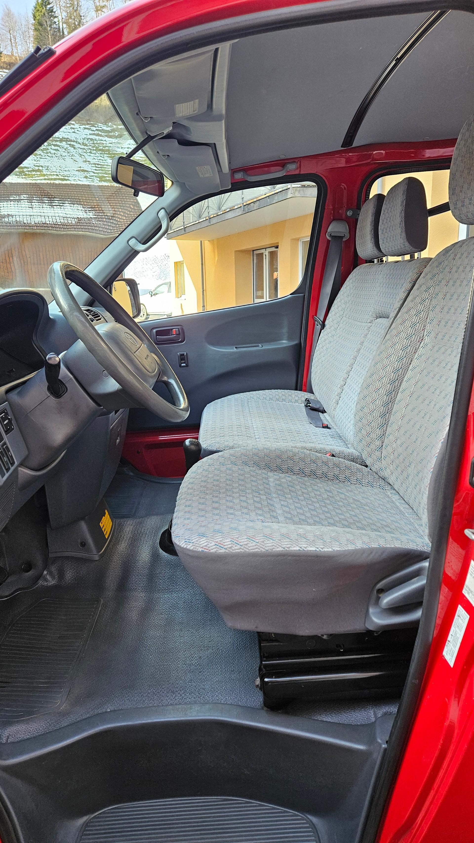 TOYOTA Hiace D-4D LWB 4WD Kombi-image-10