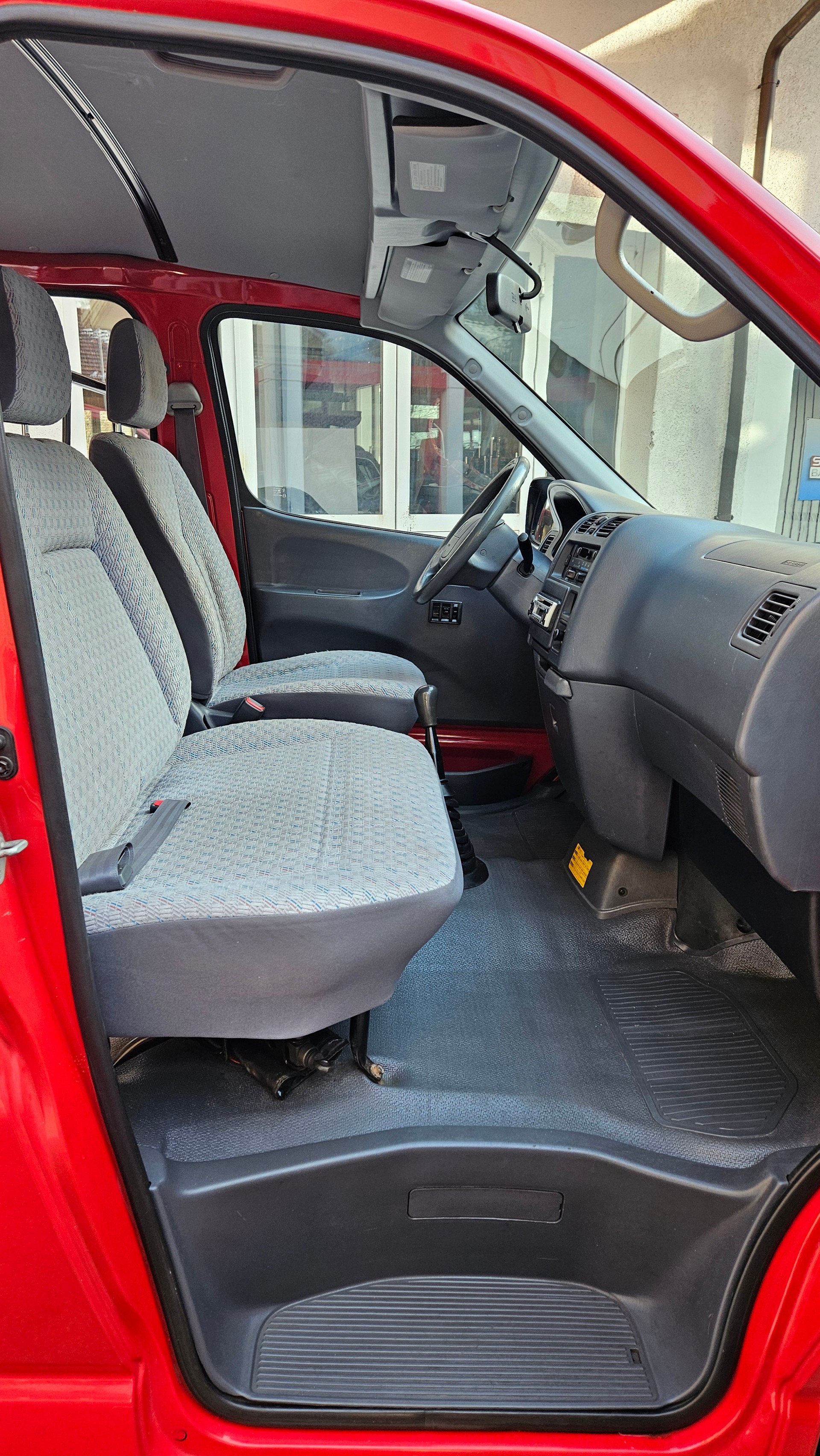 TOYOTA Hiace D-4D LWB 4WD Kombi-image-19