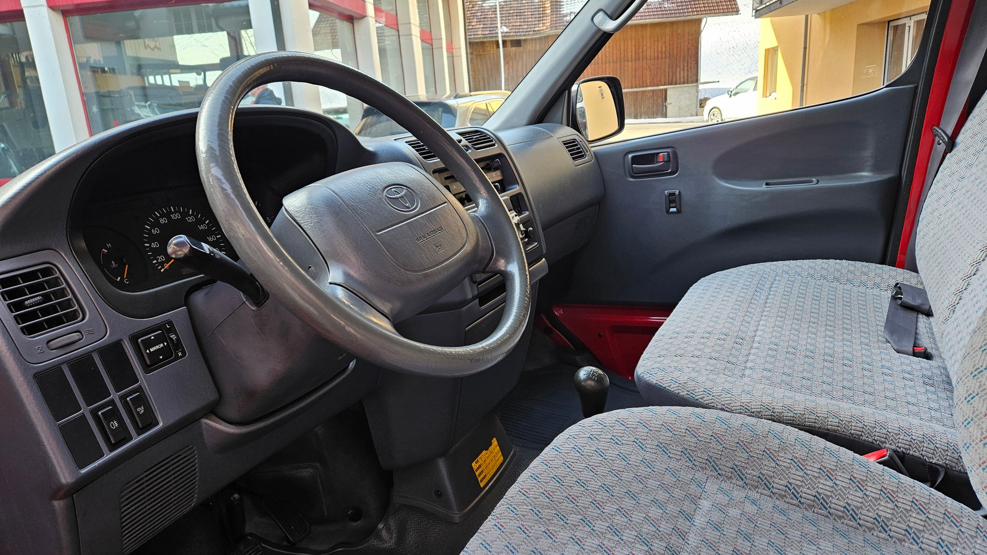 TOYOTA Hiace D-4D LWB 4WD Kombi-image-4