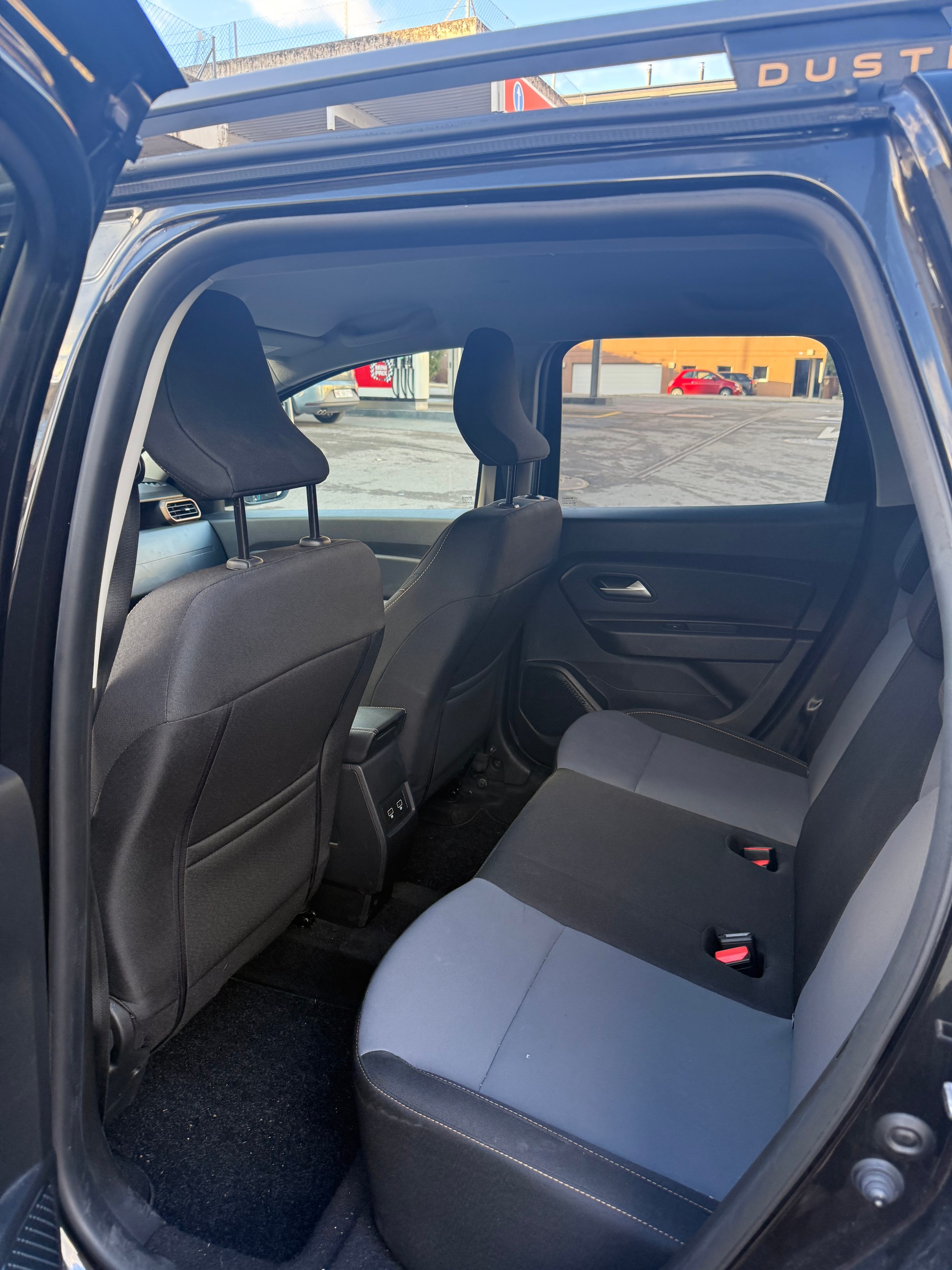 DACIA Duster TCe 150 Extreme EDC 4x2-image-2