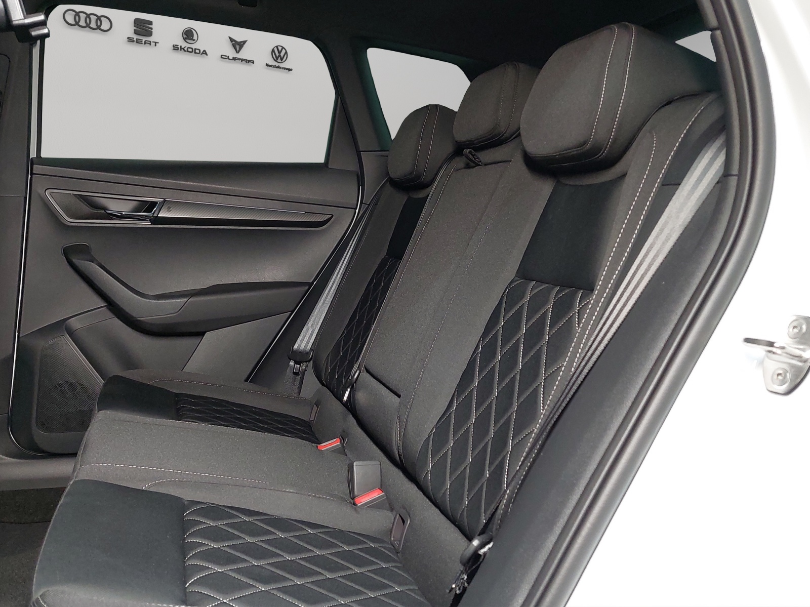 SKODA Karoq 2.0 TSI SportLine 4x4 DSG-image-8
