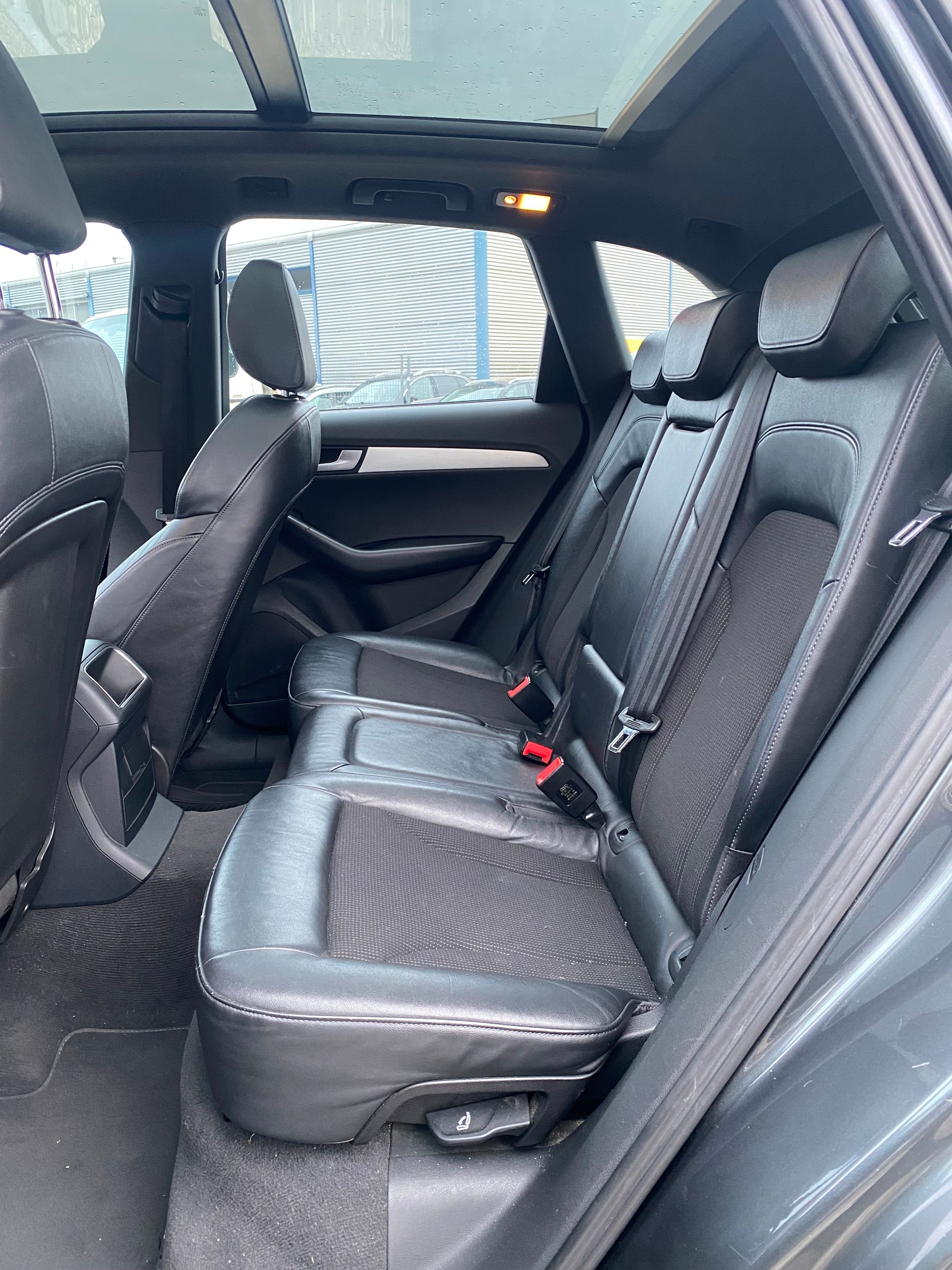AUDI Q5 2.0 TFSI quattro S-tronic-image-10