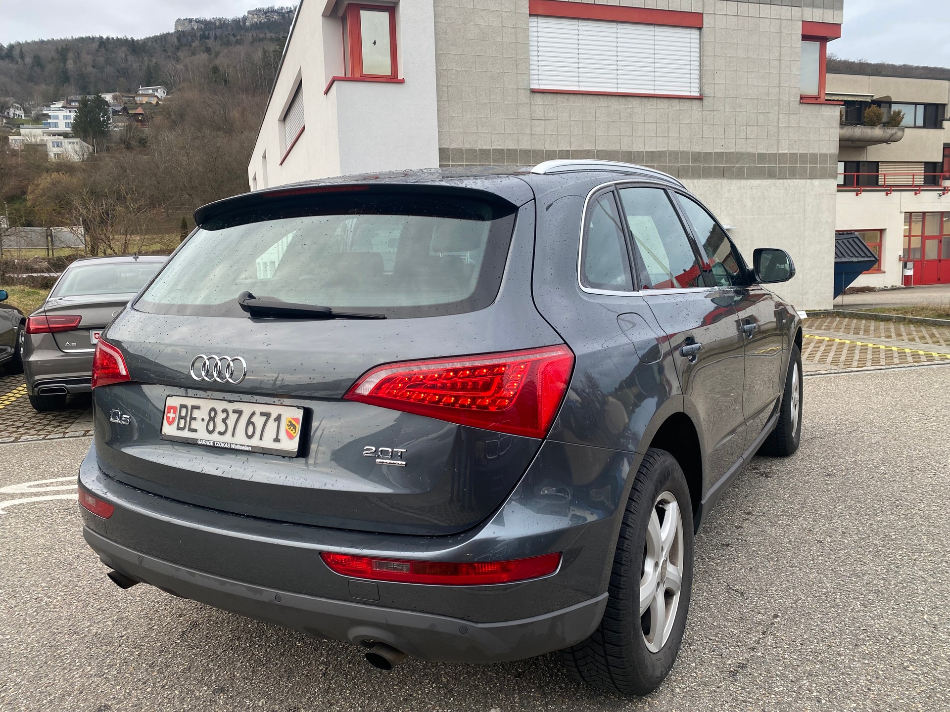 AUDI Q5 2.0 TFSI quattro S-tronic-image-4