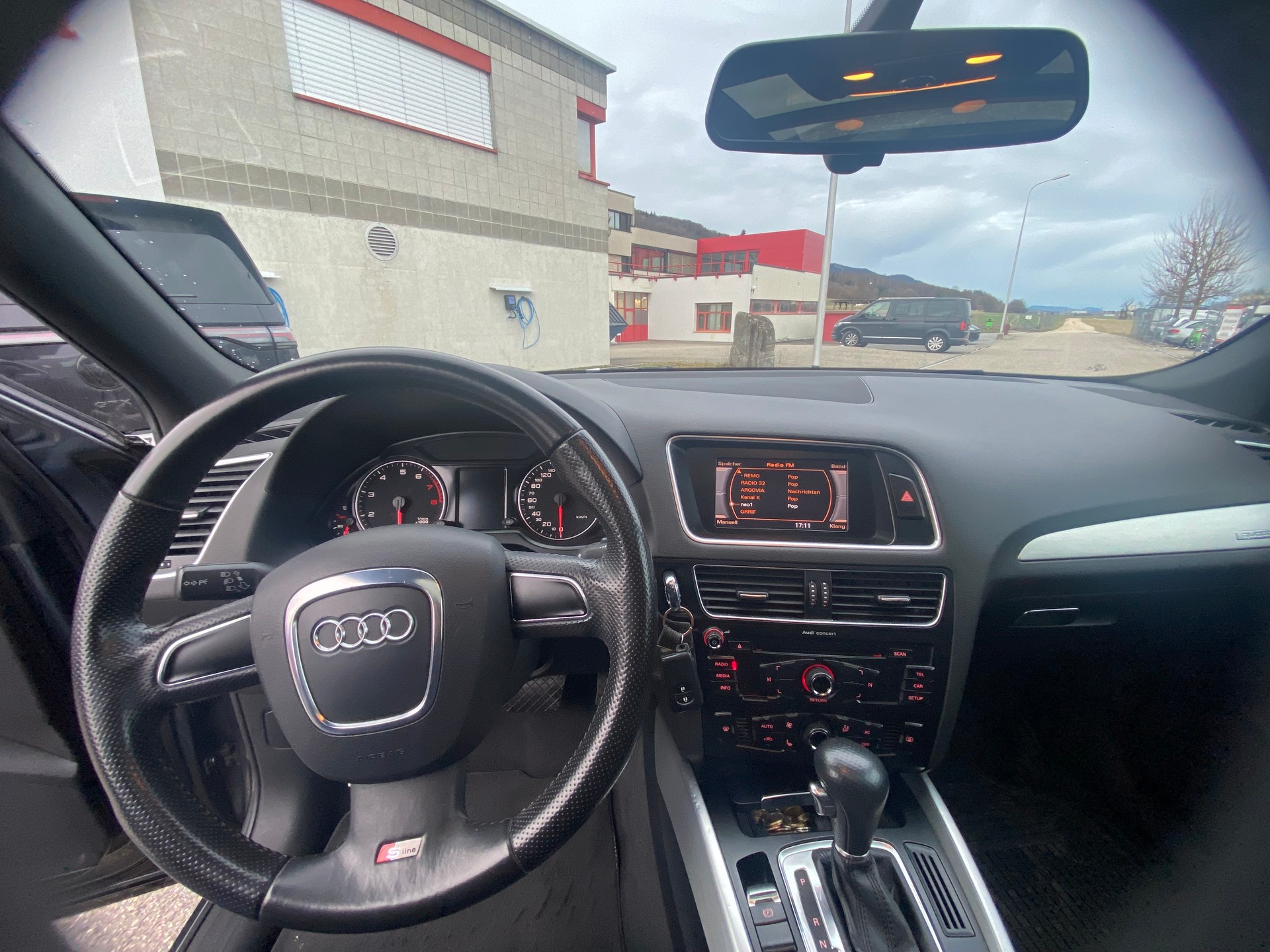 AUDI Q5 2.0 TFSI quattro S-tronic-image-8