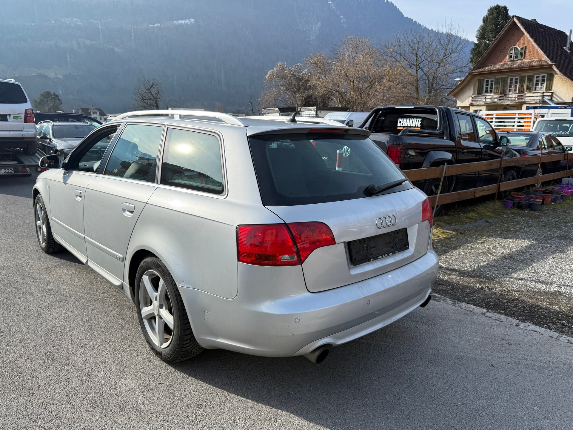 AUDI A4 Avant 2.0 Turbo FSI quattro-image-3