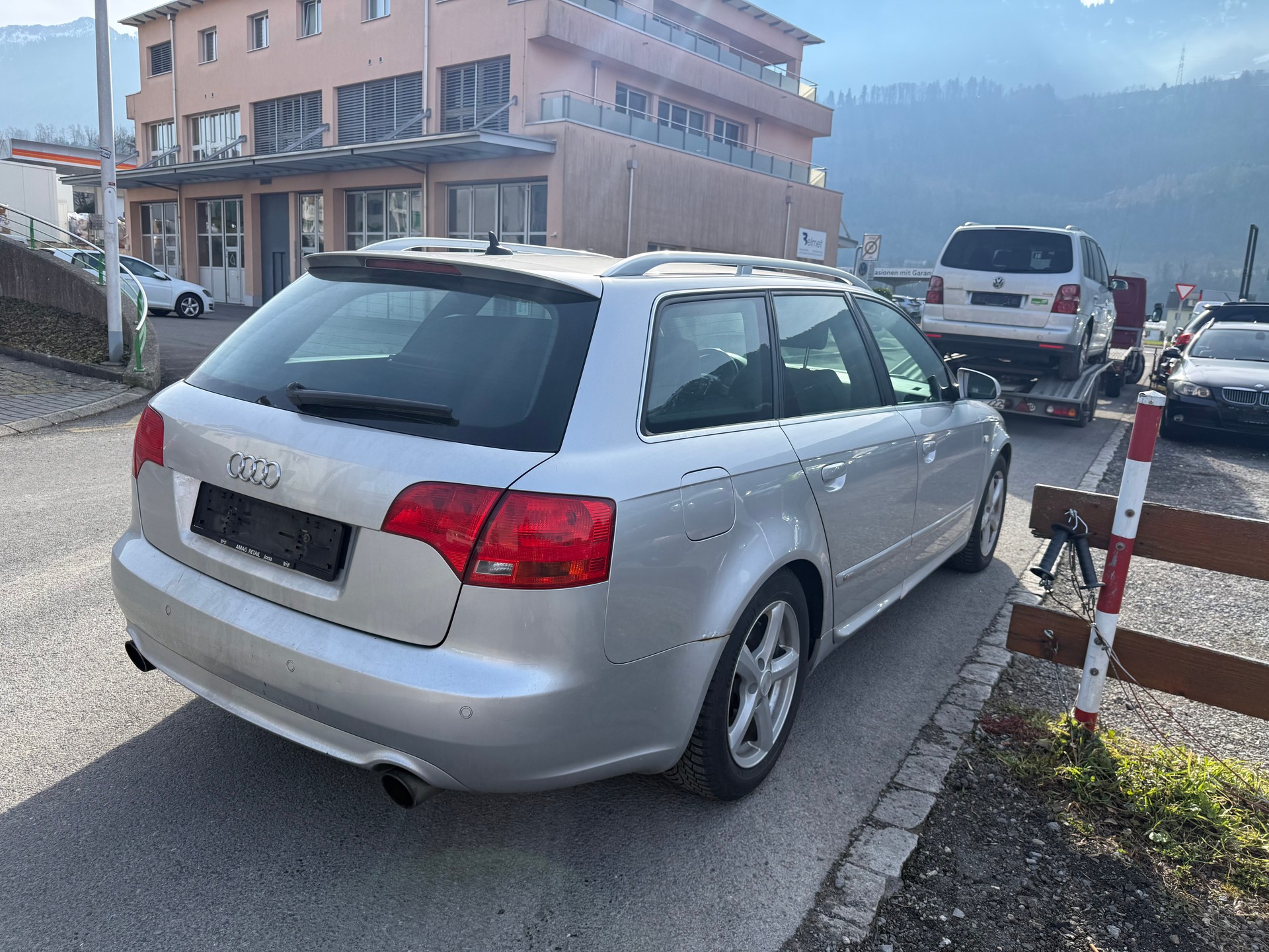 AUDI A4 Avant 2.0 Turbo FSI quattro-image-2