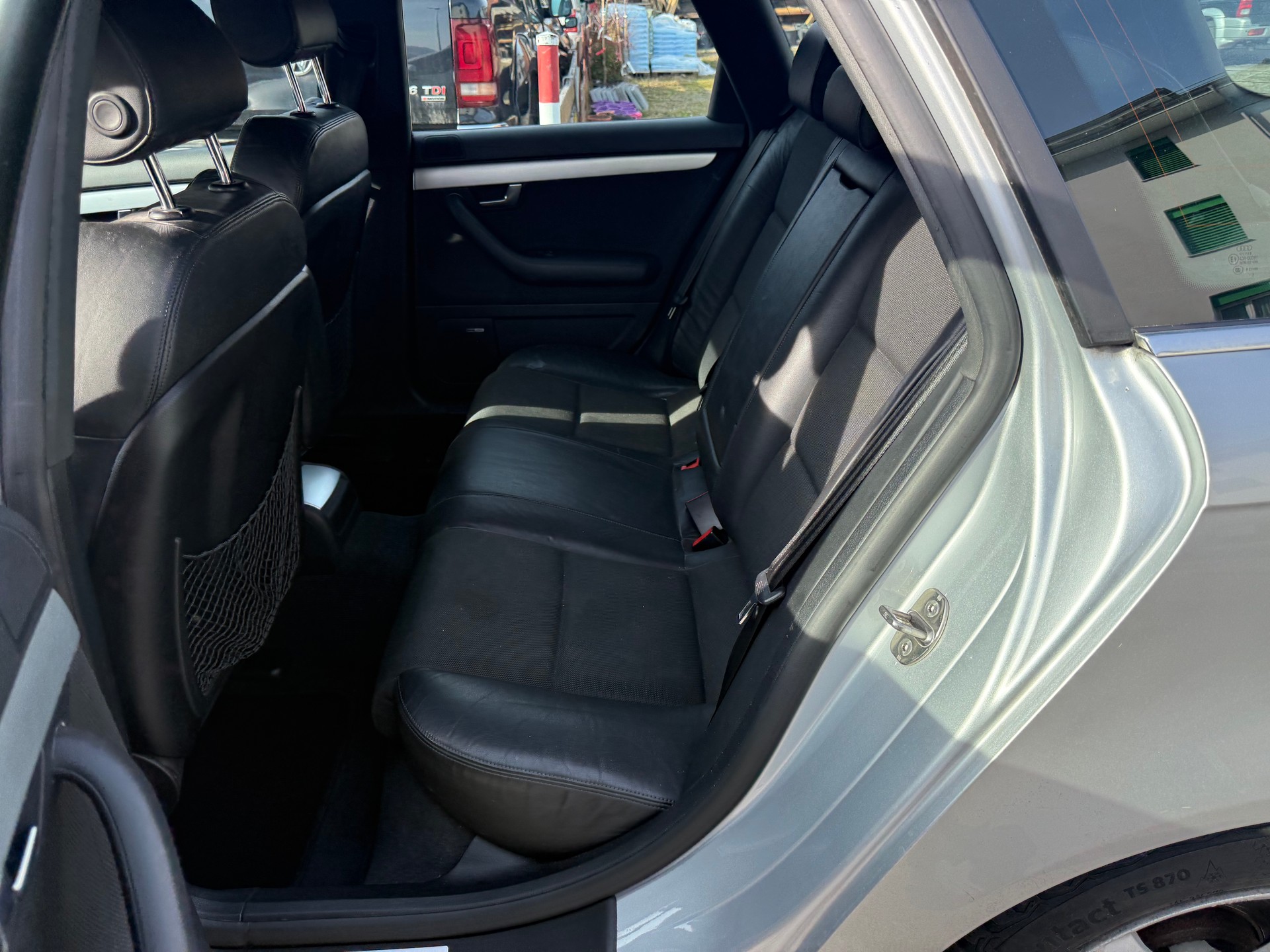 AUDI A4 Avant 2.0 Turbo FSI quattro-image-4