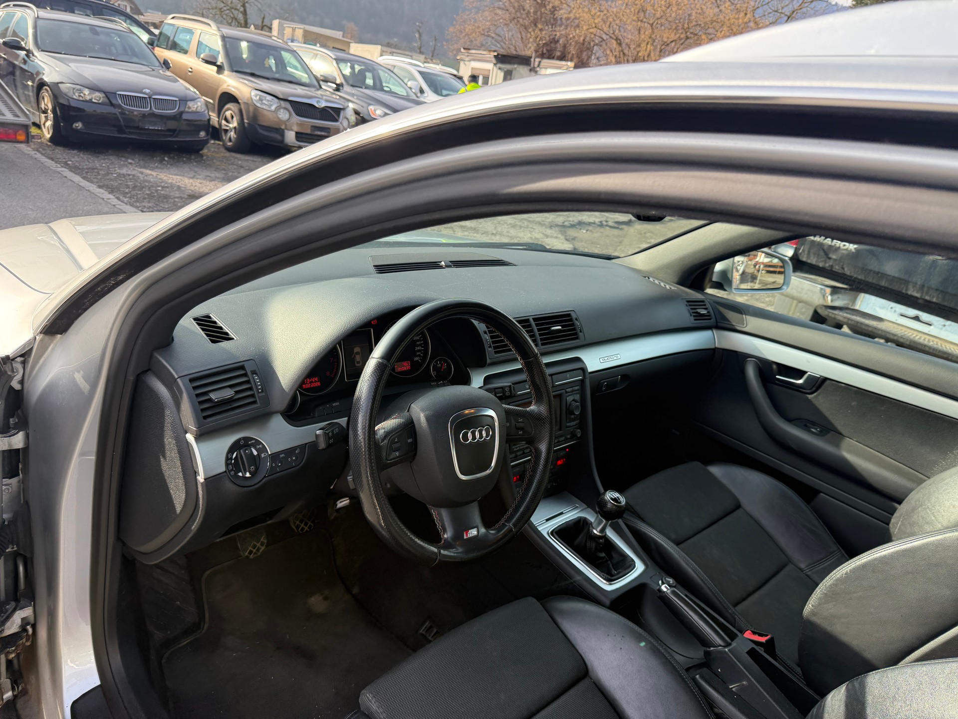 AUDI A4 Avant 2.0 Turbo FSI quattro-image-6