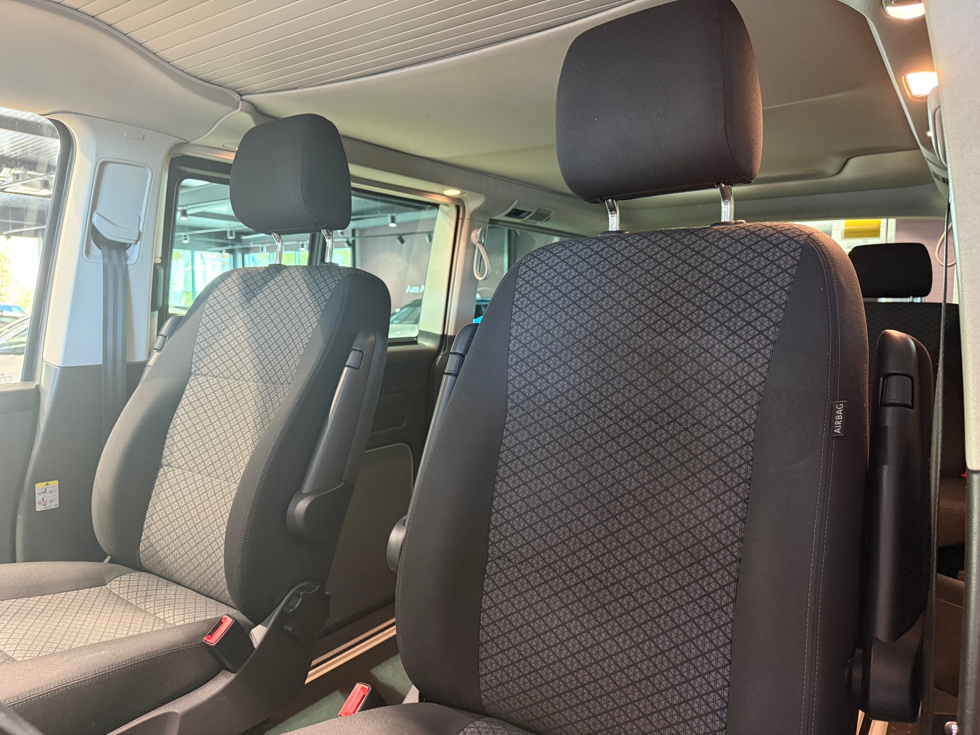 VW T6.1 Transporter T6.1 California 2.0 TDI Beach Liberty 4Motion DSG-image-9