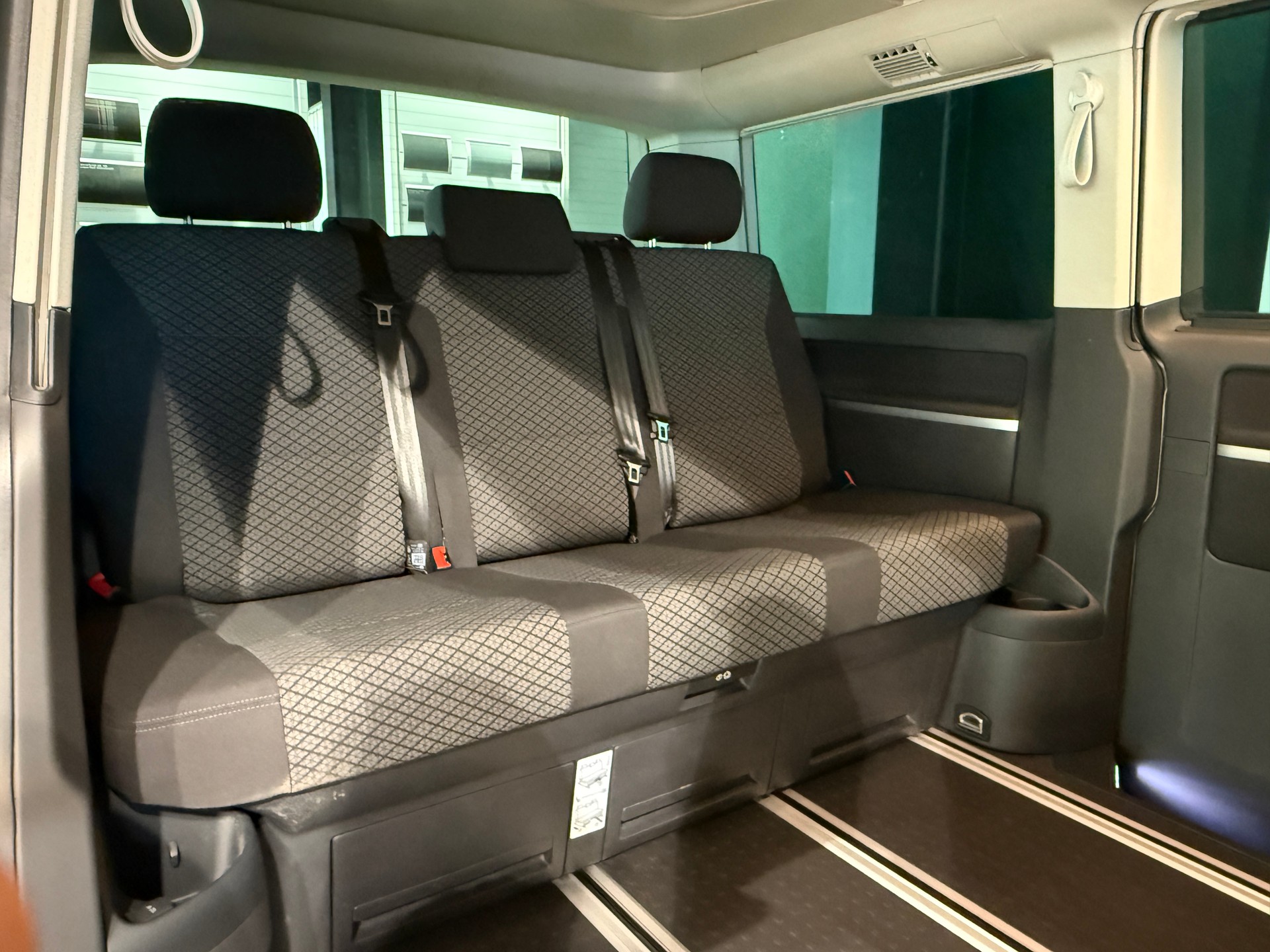 VW T6.1 Transporter T6.1 California 2.0 TDI Beach Liberty 4Motion DSG-image-14