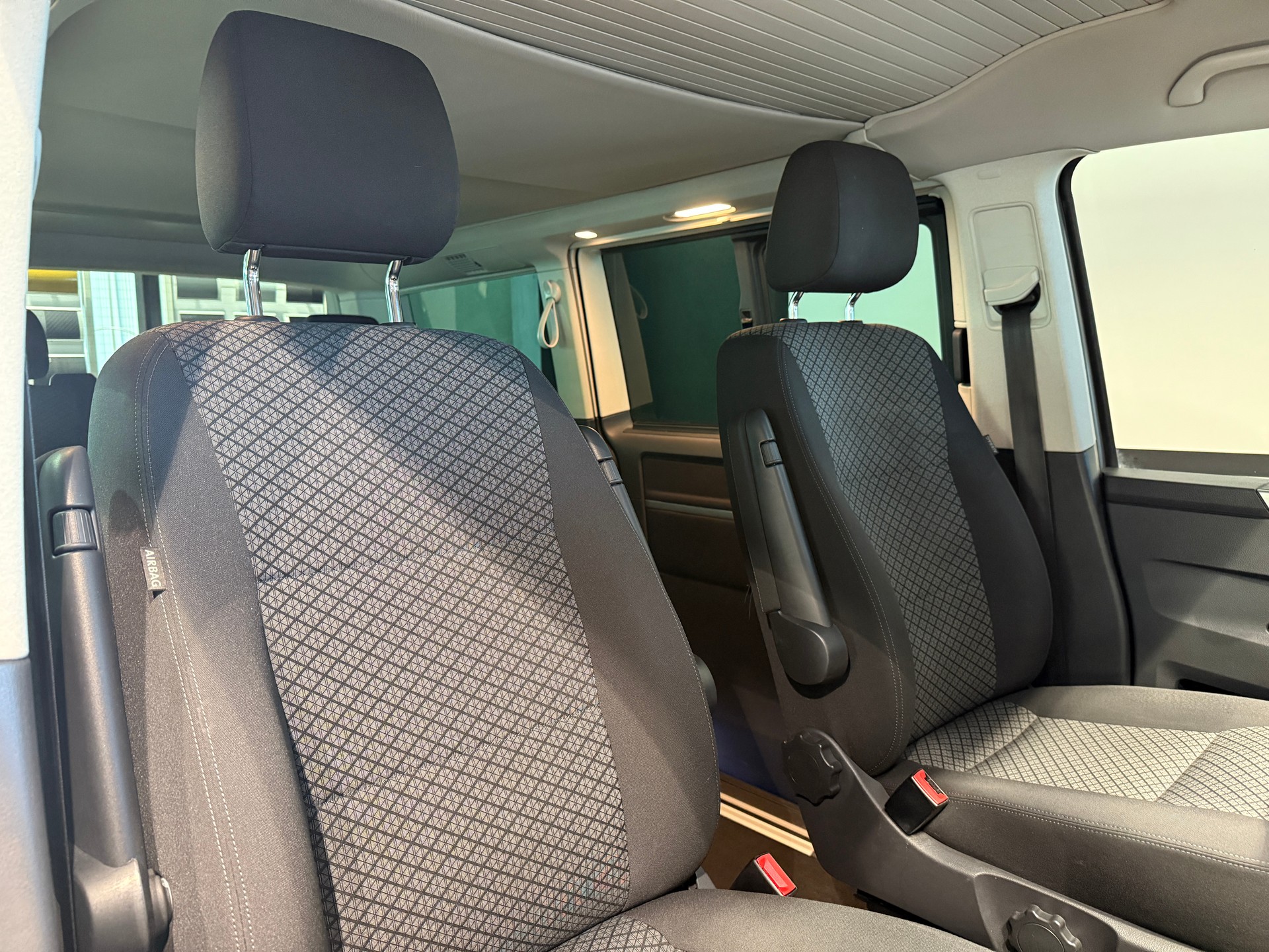 VW T6.1 Transporter T6.1 California 2.0 TDI Beach Liberty 4Motion DSG-image-10
