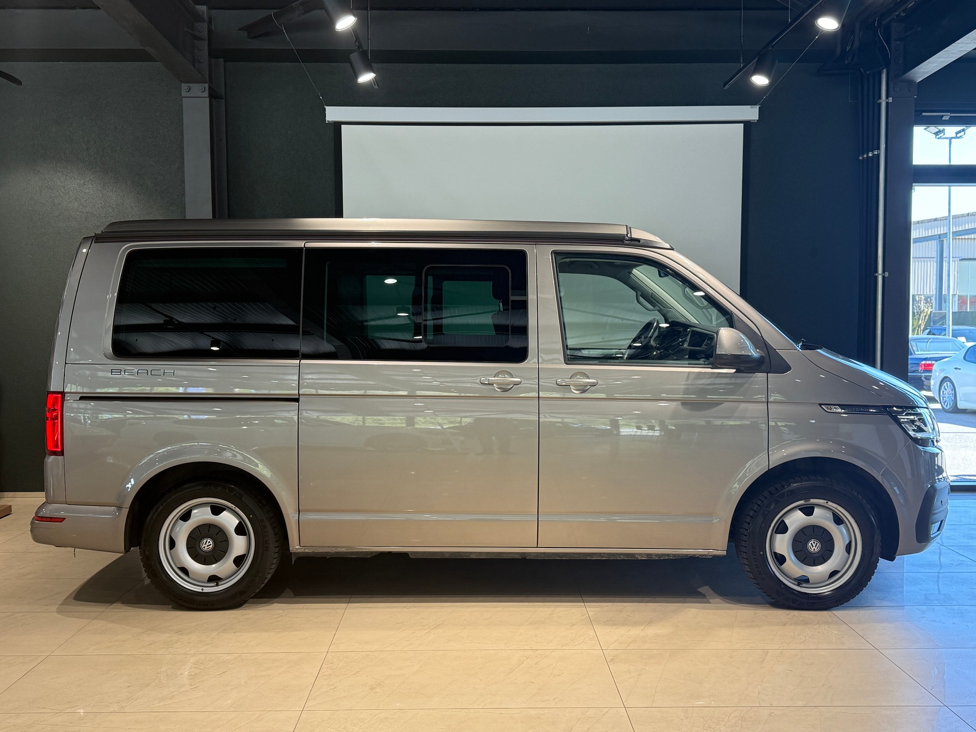 VW T6.1 Transporter T6.1 California 2.0 TDI Beach Liberty 4Motion DSG-image-3
