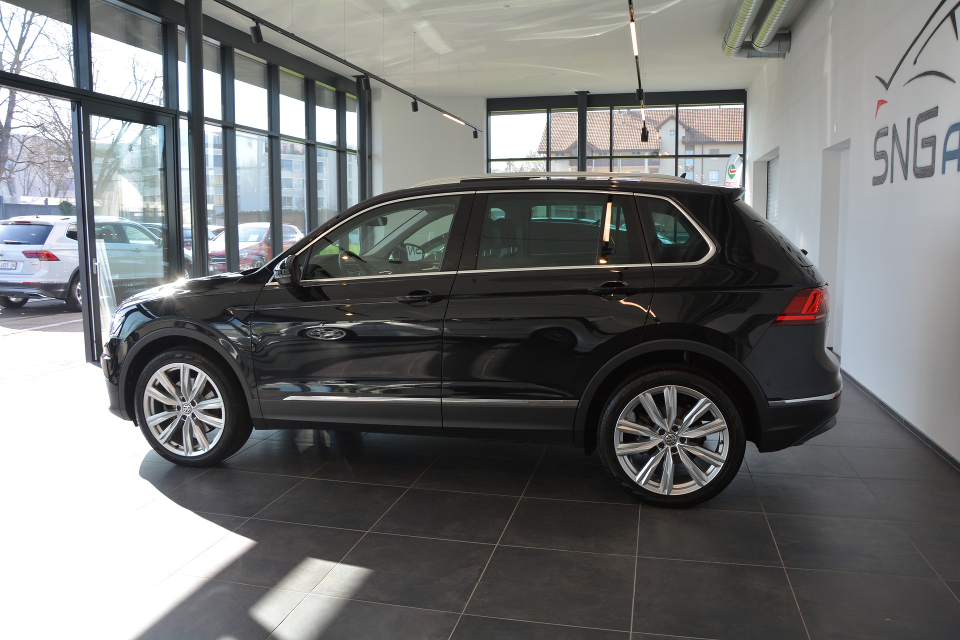 VW Tiguan 2.0TSI Highline 4Motion DSG-image-2