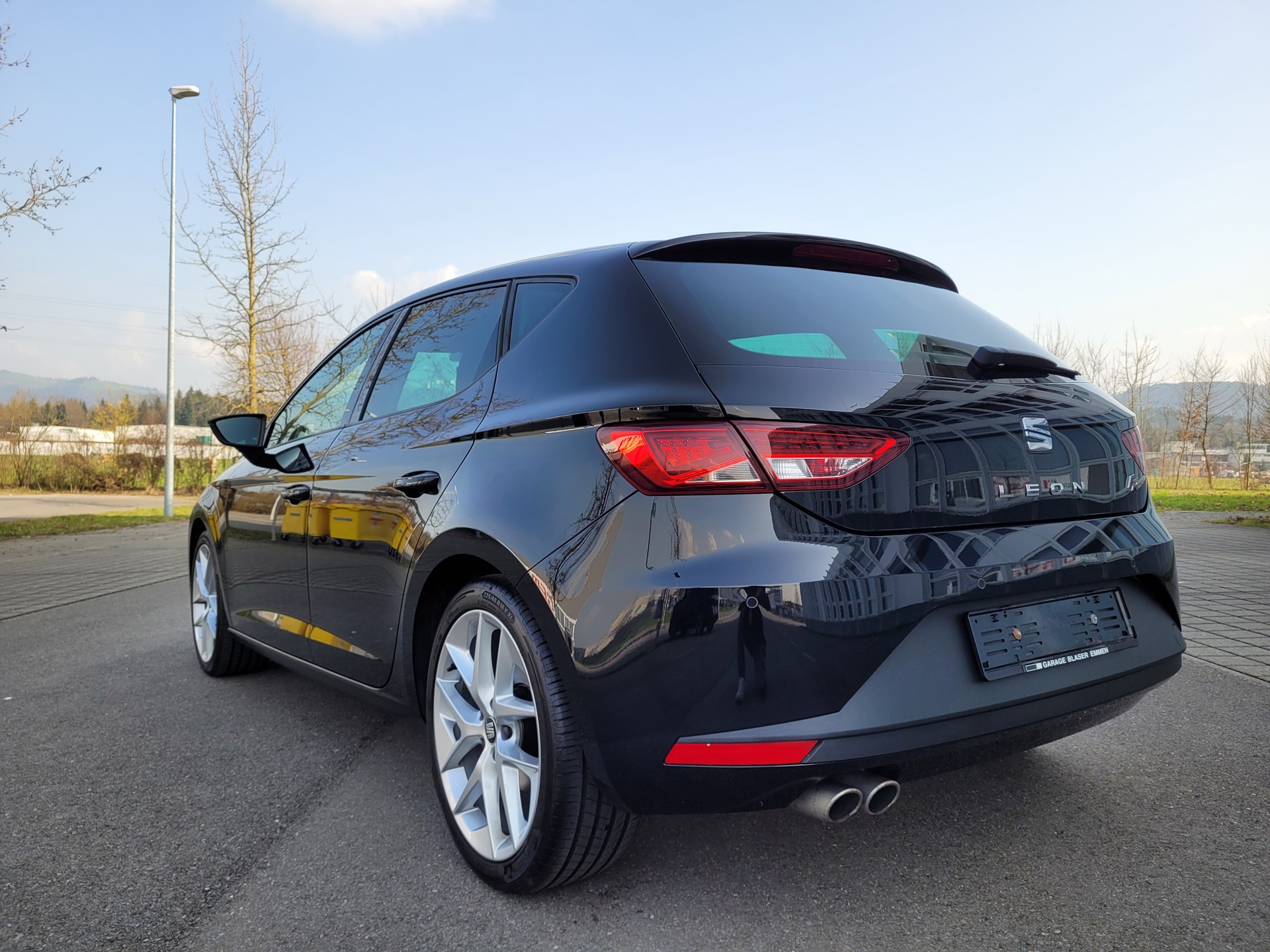 SEAT Leon 2.0 TDI FR Line-image-1