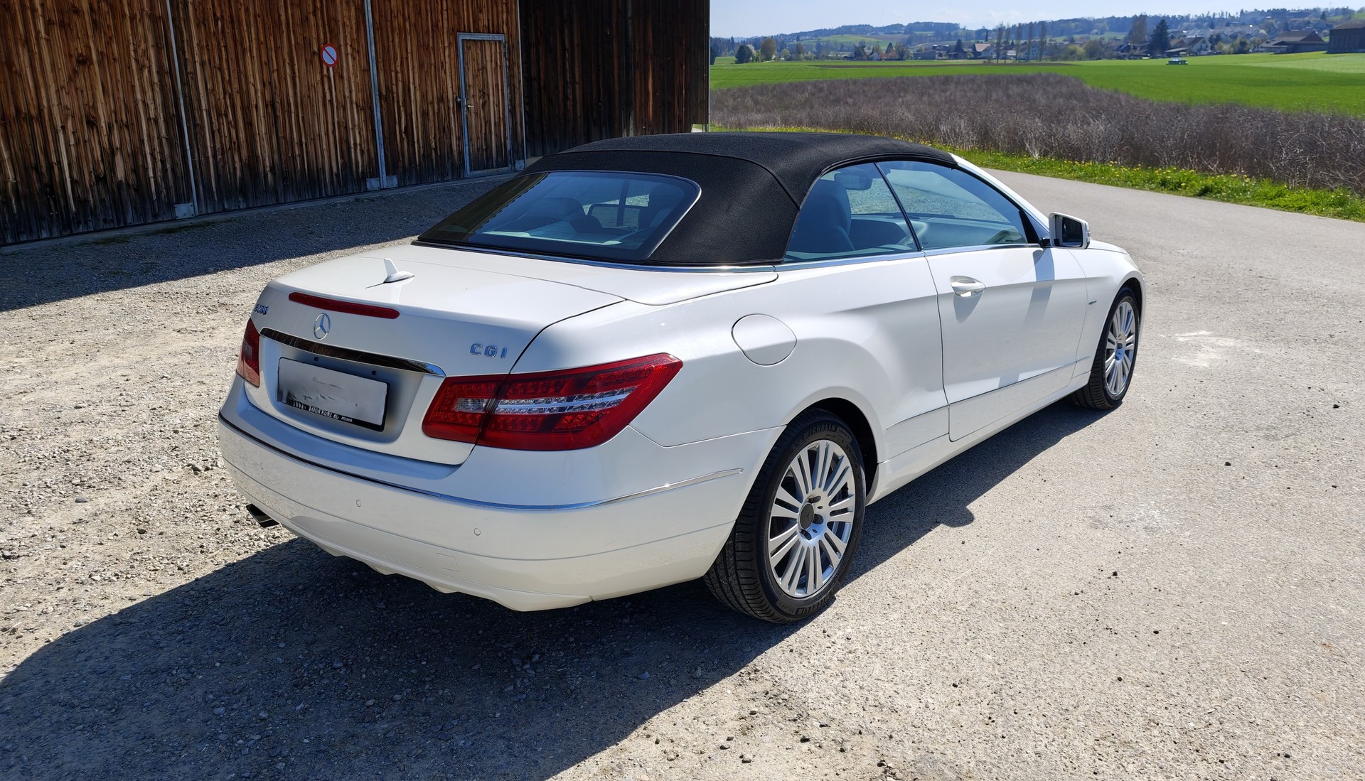MERCEDES-BENZ E 200 CGI BlueEfficiency Automatic-image-6