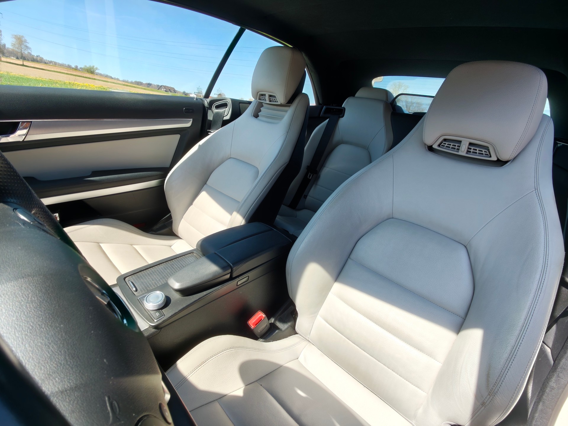 MERCEDES-BENZ E 200 CGI BlueEfficiency Automatic-image-9