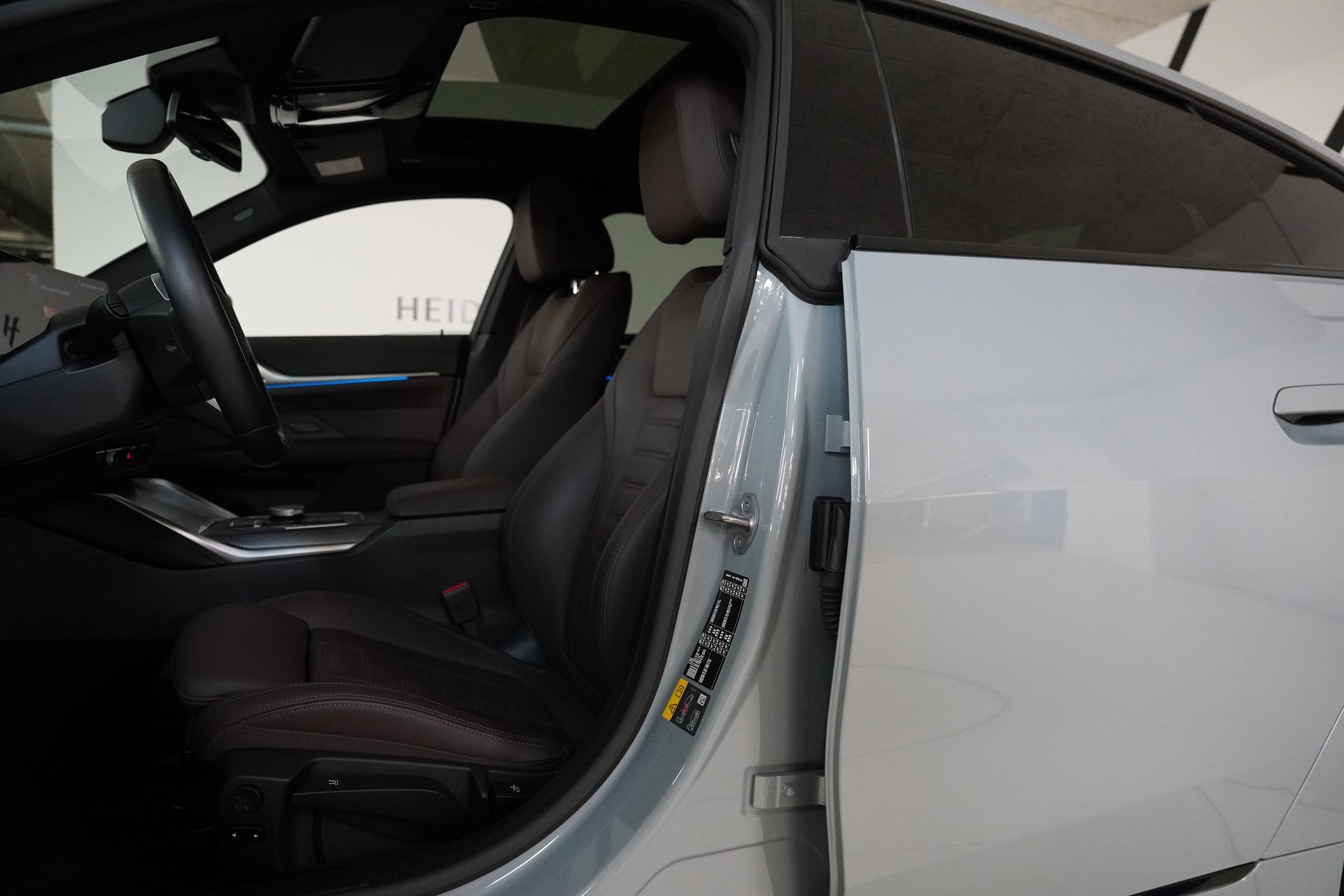 BMW i4 xDrive 40 M Sport Pro-image-11