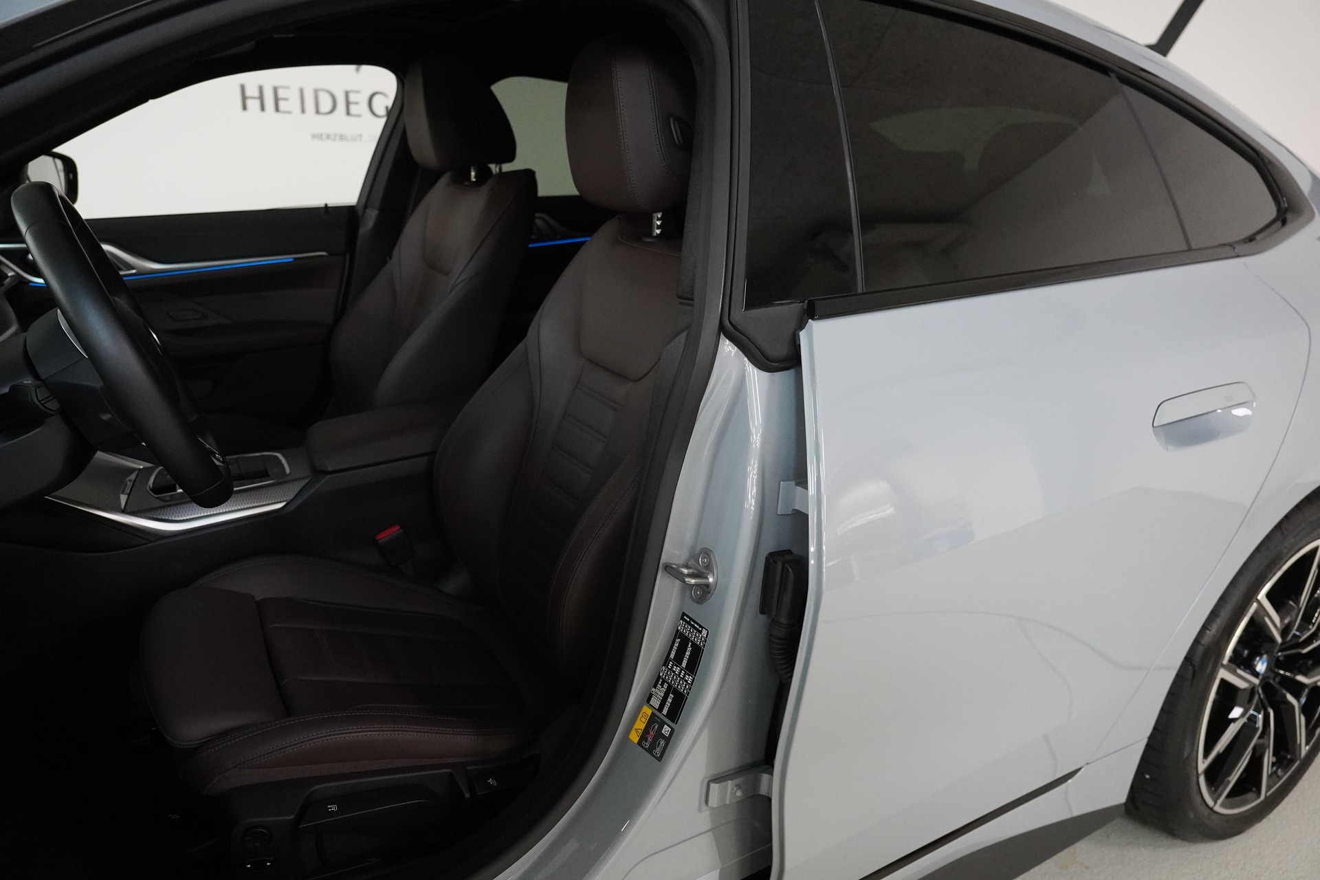 BMW i4 xDrive 40 M Sport Pro-image-12