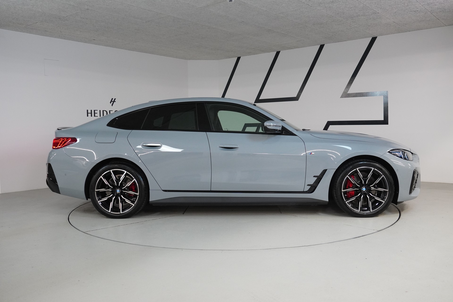 BMW i4 xDrive 40 M Sport Pro-image-8