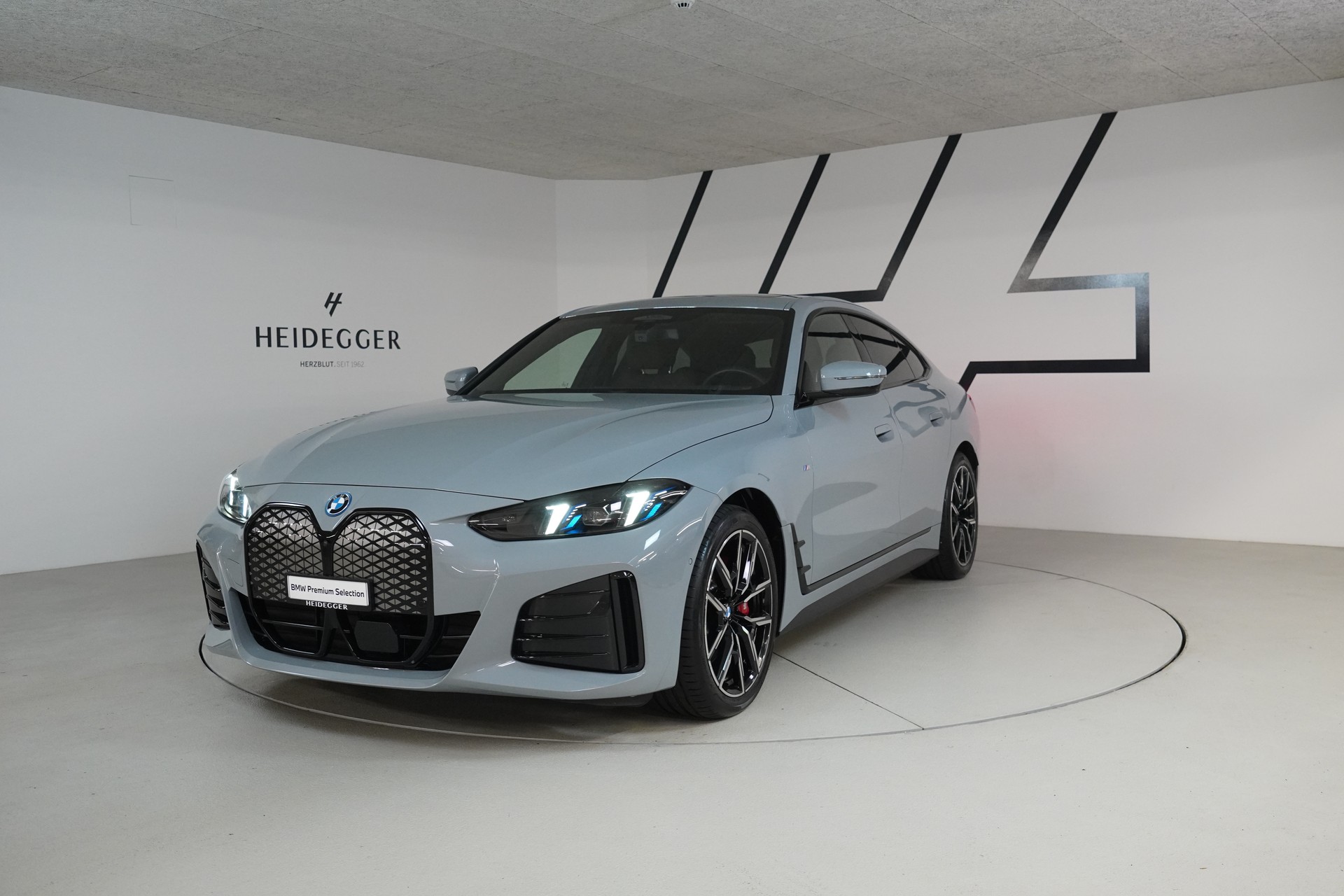 BMW i4 xDrive 40 M Sport Pro-image-0