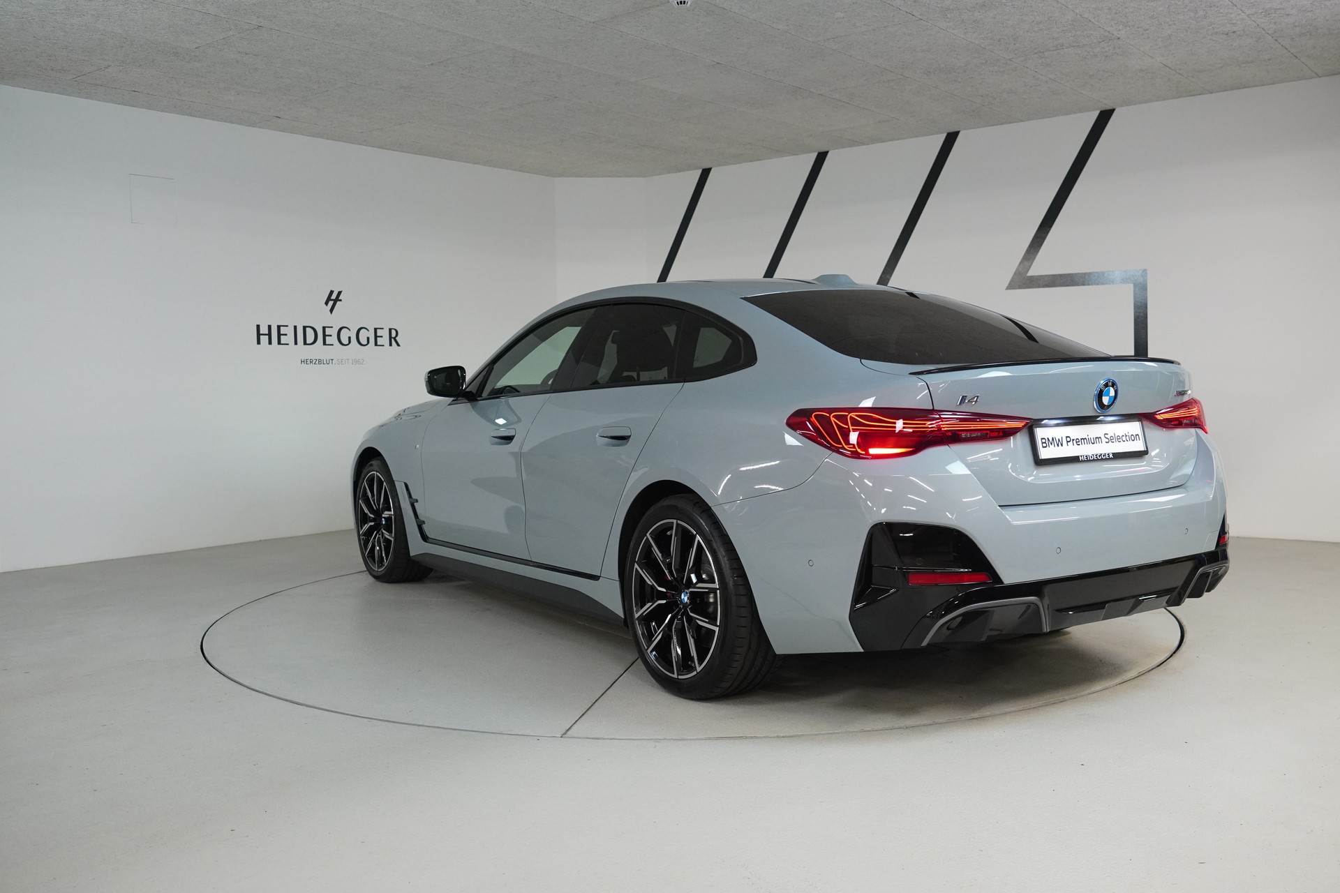 BMW i4 xDrive 40 M Sport Pro-image-5