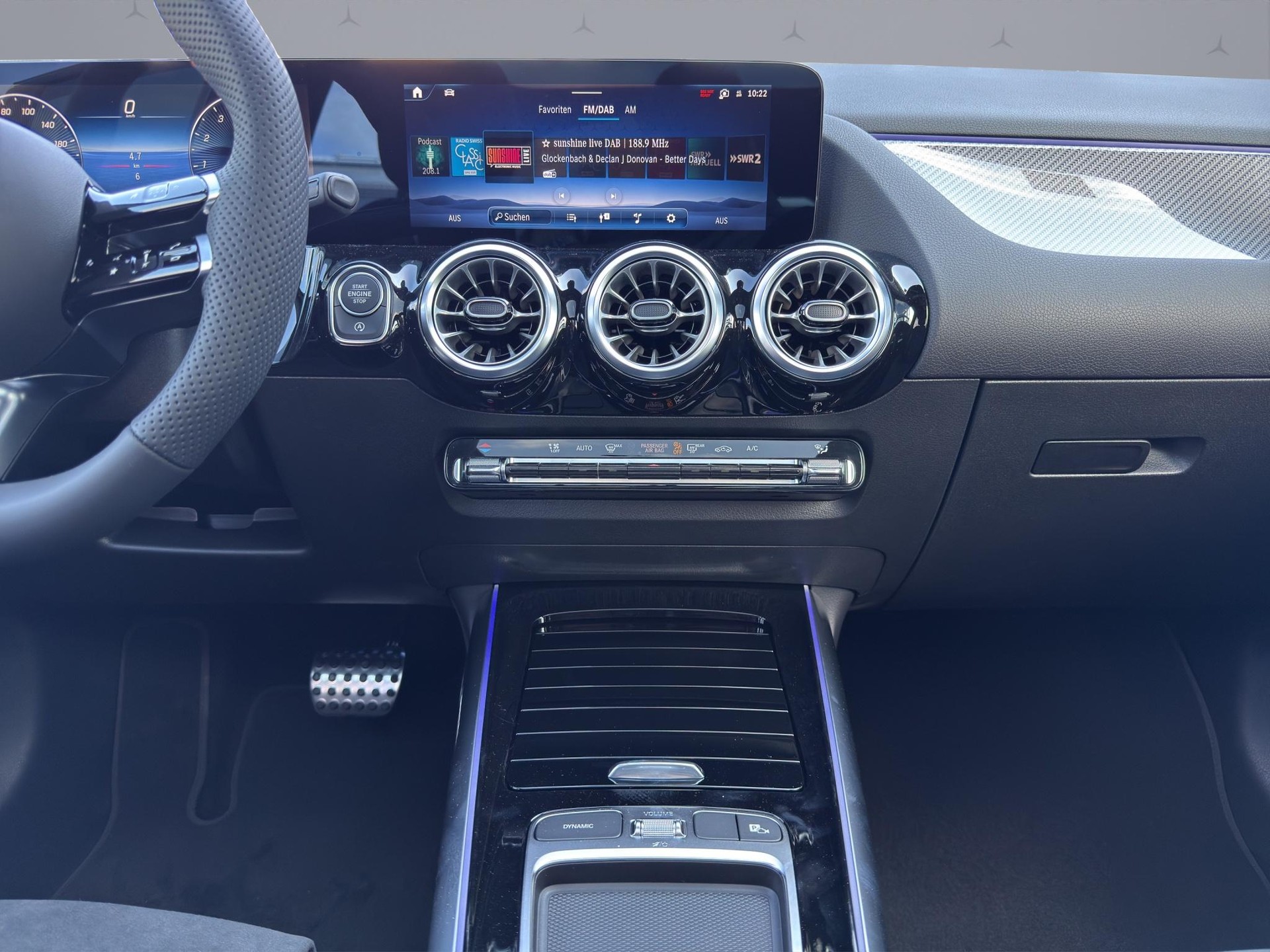 MERCEDES-BENZ GLA 250 Swiss Star AMG Line 4matic-image-14