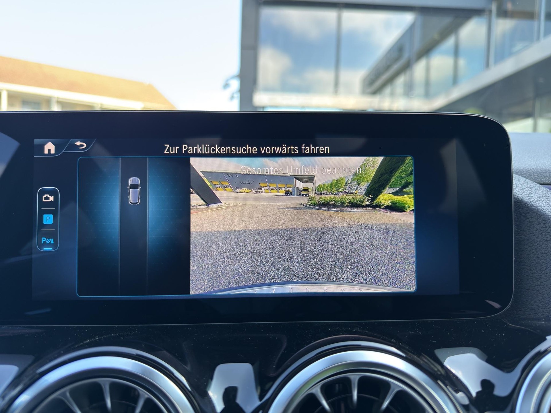MERCEDES-BENZ GLA 250 Swiss Star AMG Line 4matic-image-23