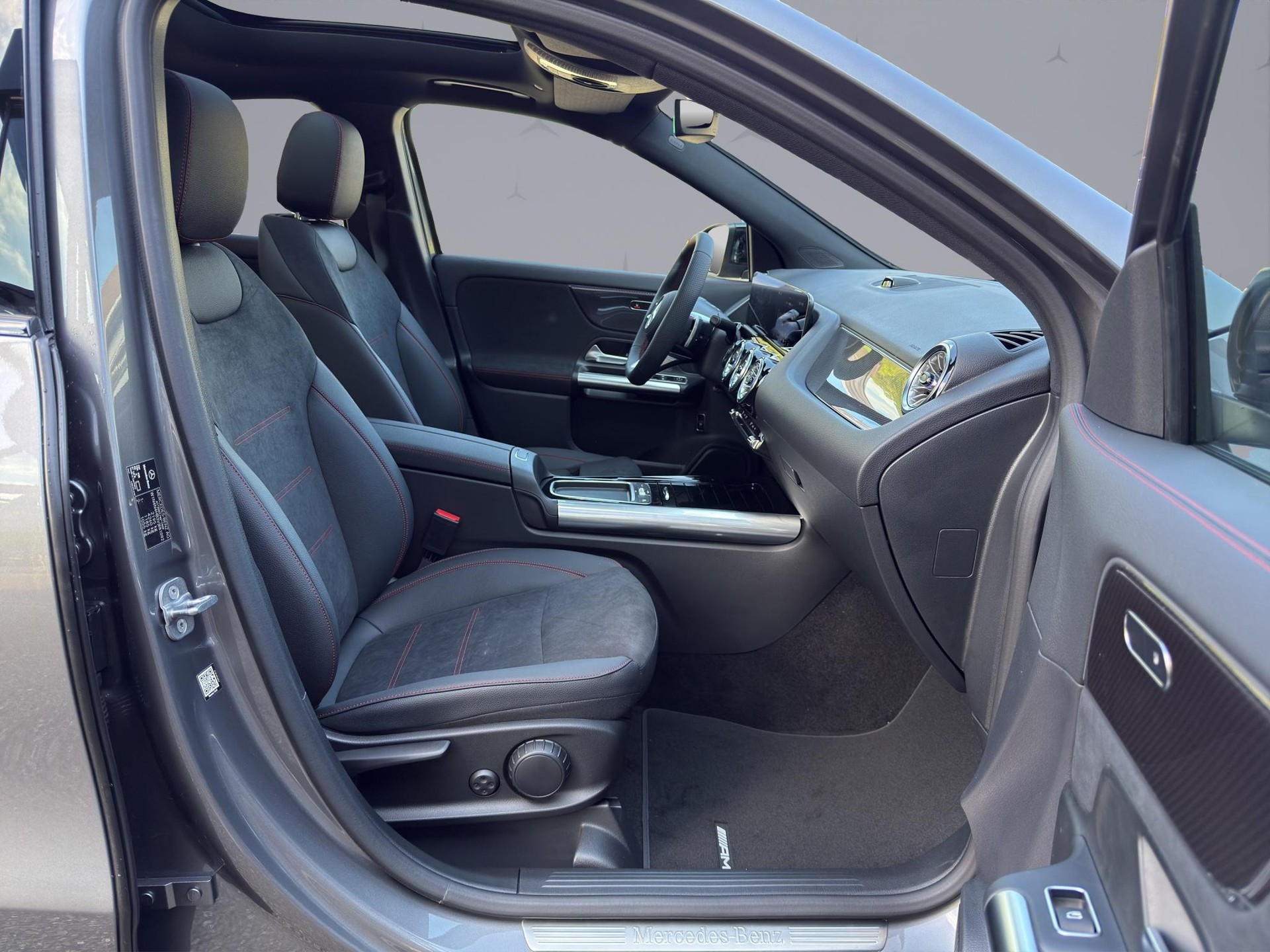 MERCEDES-BENZ GLA 250 Swiss Star AMG Line 4matic-image-16