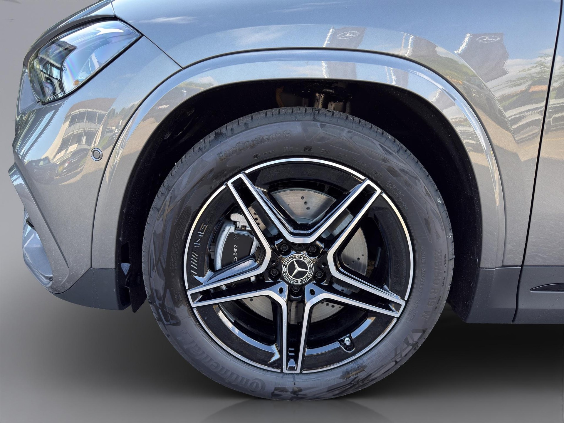 MERCEDES-BENZ GLA 250 Swiss Star AMG Line 4matic-image-3