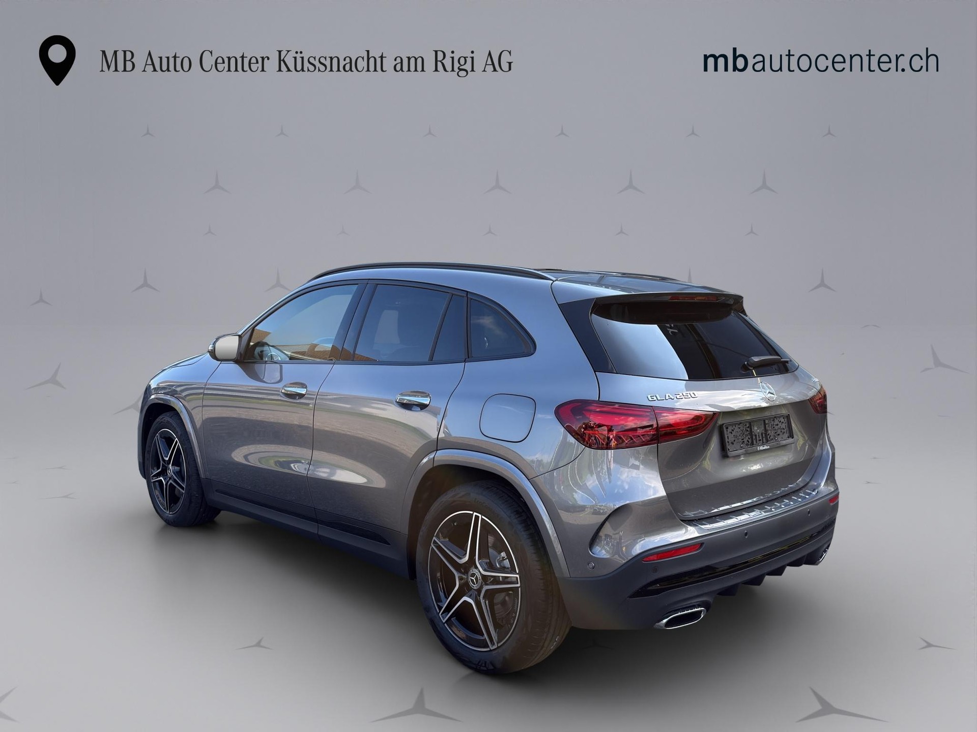 MERCEDES-BENZ GLA 250 Swiss Star AMG Line 4matic-image-4