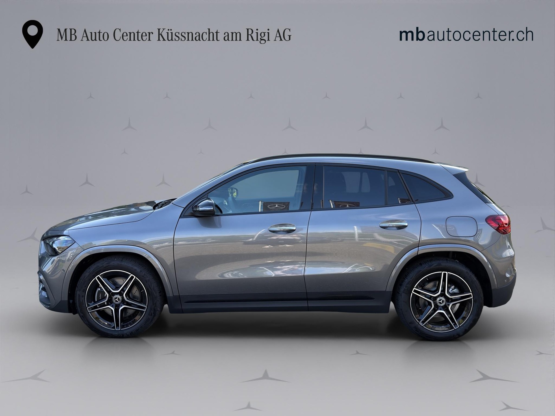 MERCEDES-BENZ GLA 250 Swiss Star AMG Line 4matic-image-2