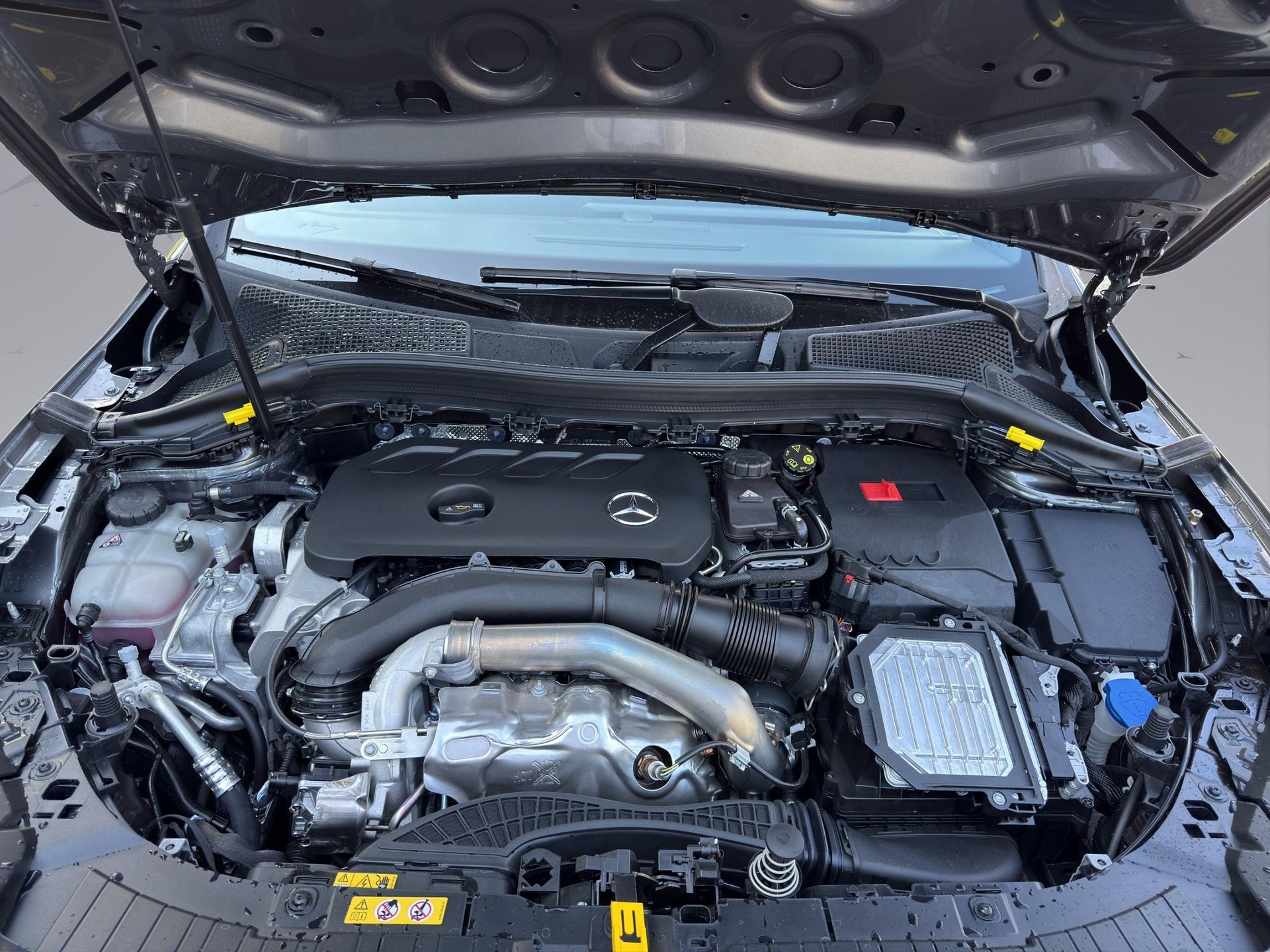 MERCEDES-BENZ GLA 250 Swiss Star AMG Line 4matic-image-19