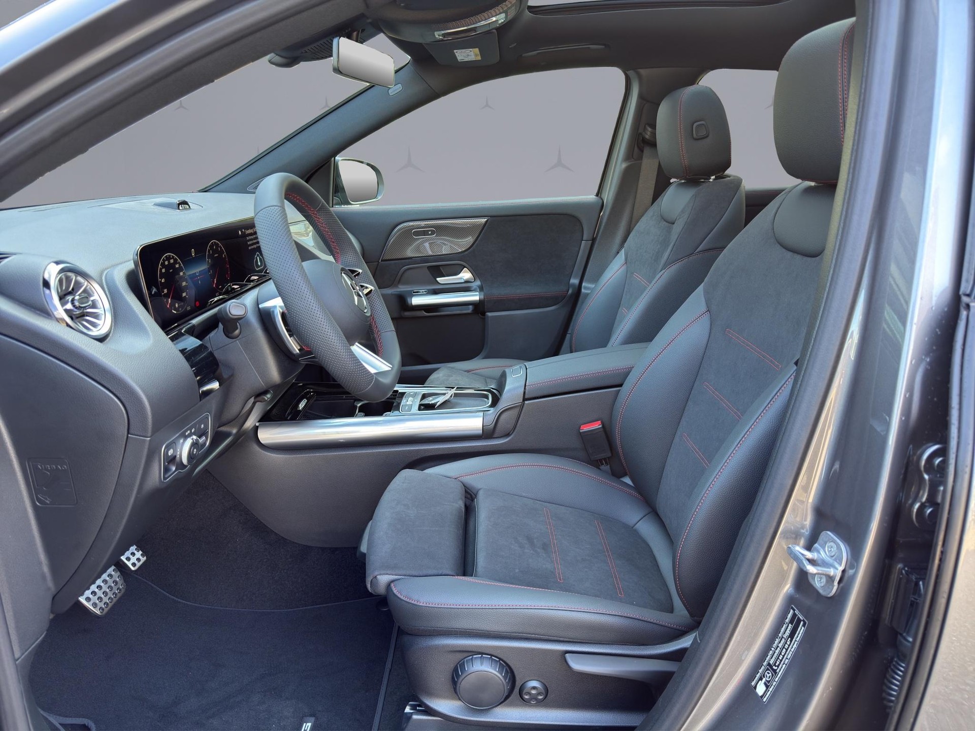 MERCEDES-BENZ GLA 250 Swiss Star AMG Line 4matic-image-9