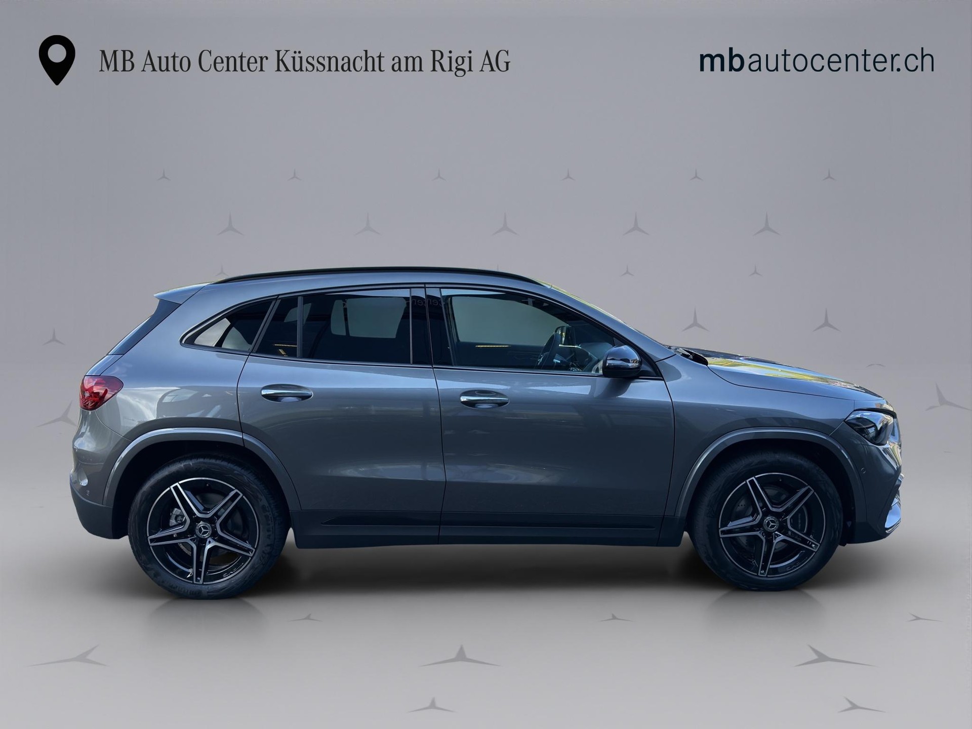 MERCEDES-BENZ GLA 250 Swiss Star AMG Line 4matic-image-7