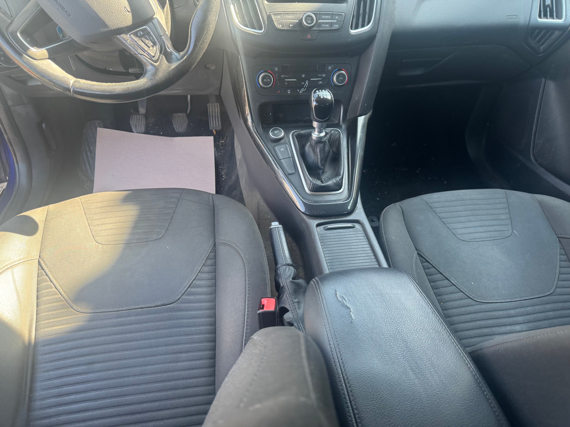 FORD Focus 1.0 SCTi Titanium-image-1