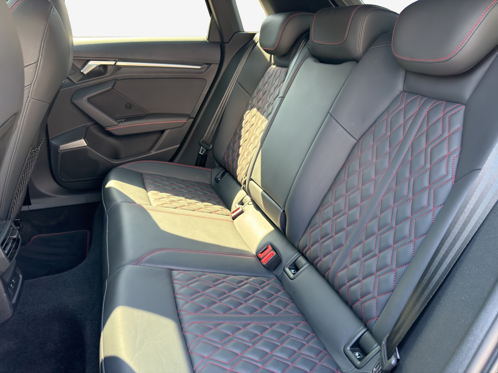 AUDI S3 Sportback 2.0 TFSI quattro S-tronic-image-11